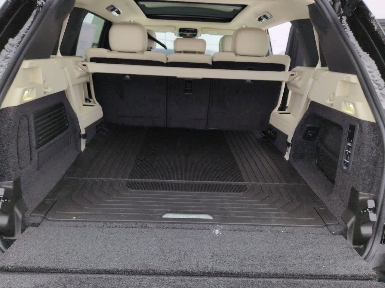 Thumbnail: 2026 Land Rover Range Rover - 36