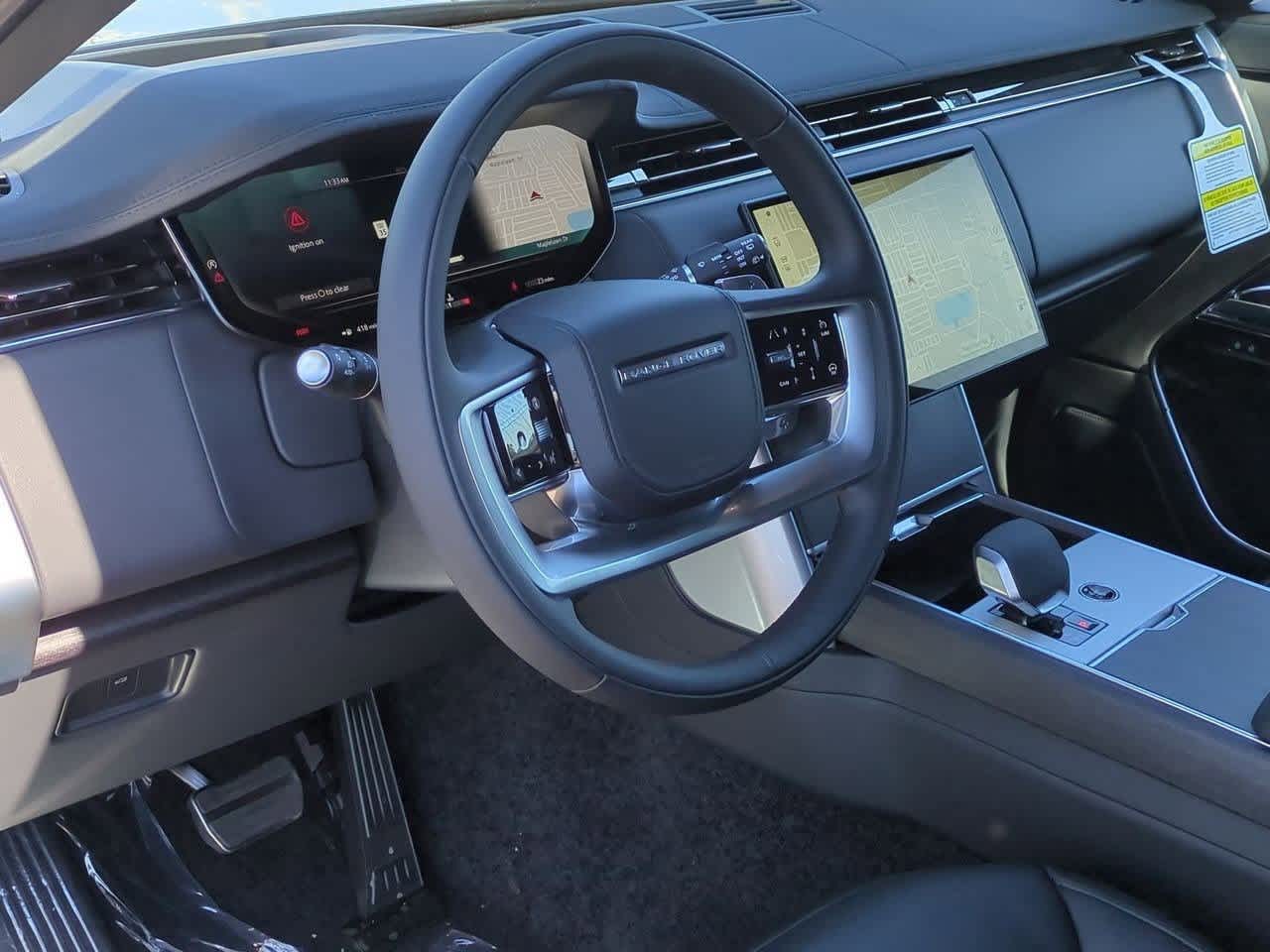 2025 Land Rover Range Rover SE photo 2