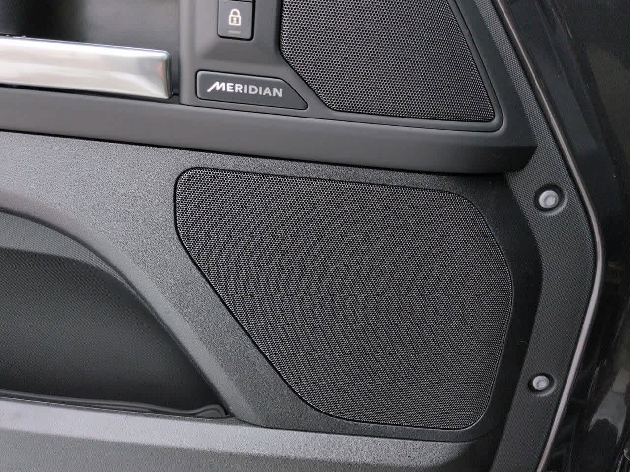 Thumbnail: 2025 Land Rover Defender - 33