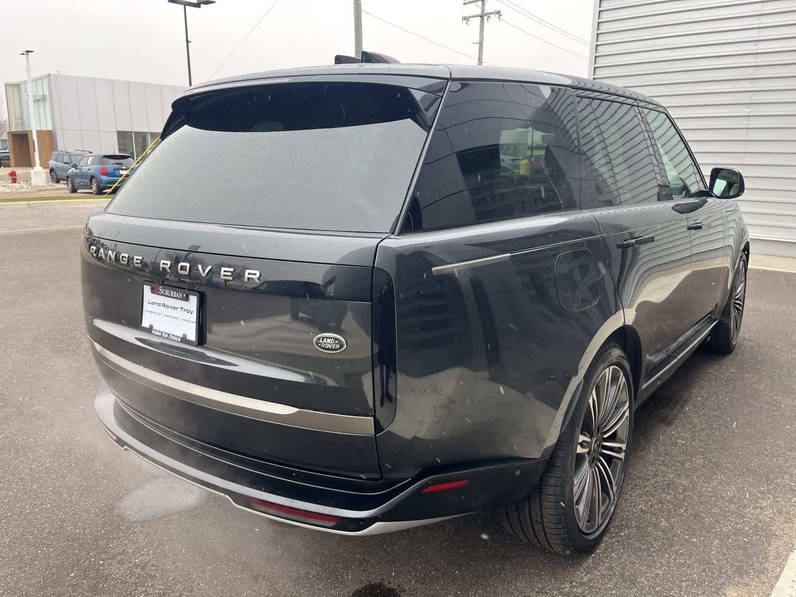 2023 Land Rover Range Rover SE photo 3