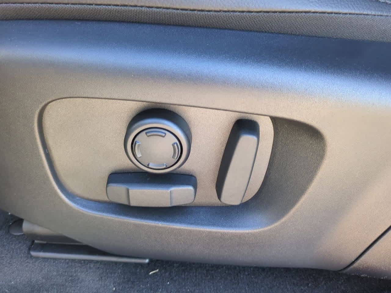 Thumbnail: 2026 Land Rover Range Rover Evoque - 14