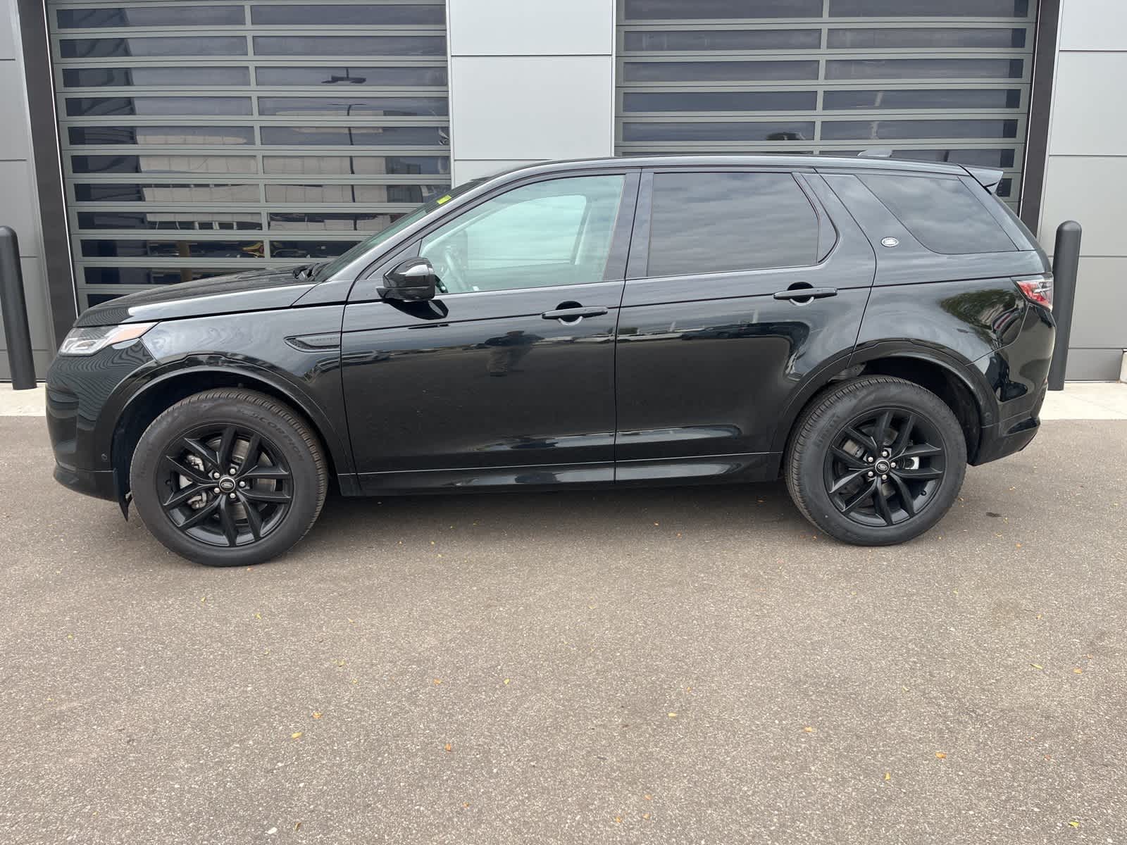 2025 Land Rover Discovery Sport S photo 2