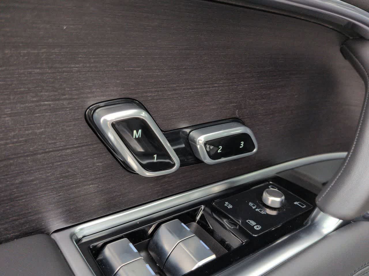 Thumbnail: 2026 Land Rover Range Rover - 17