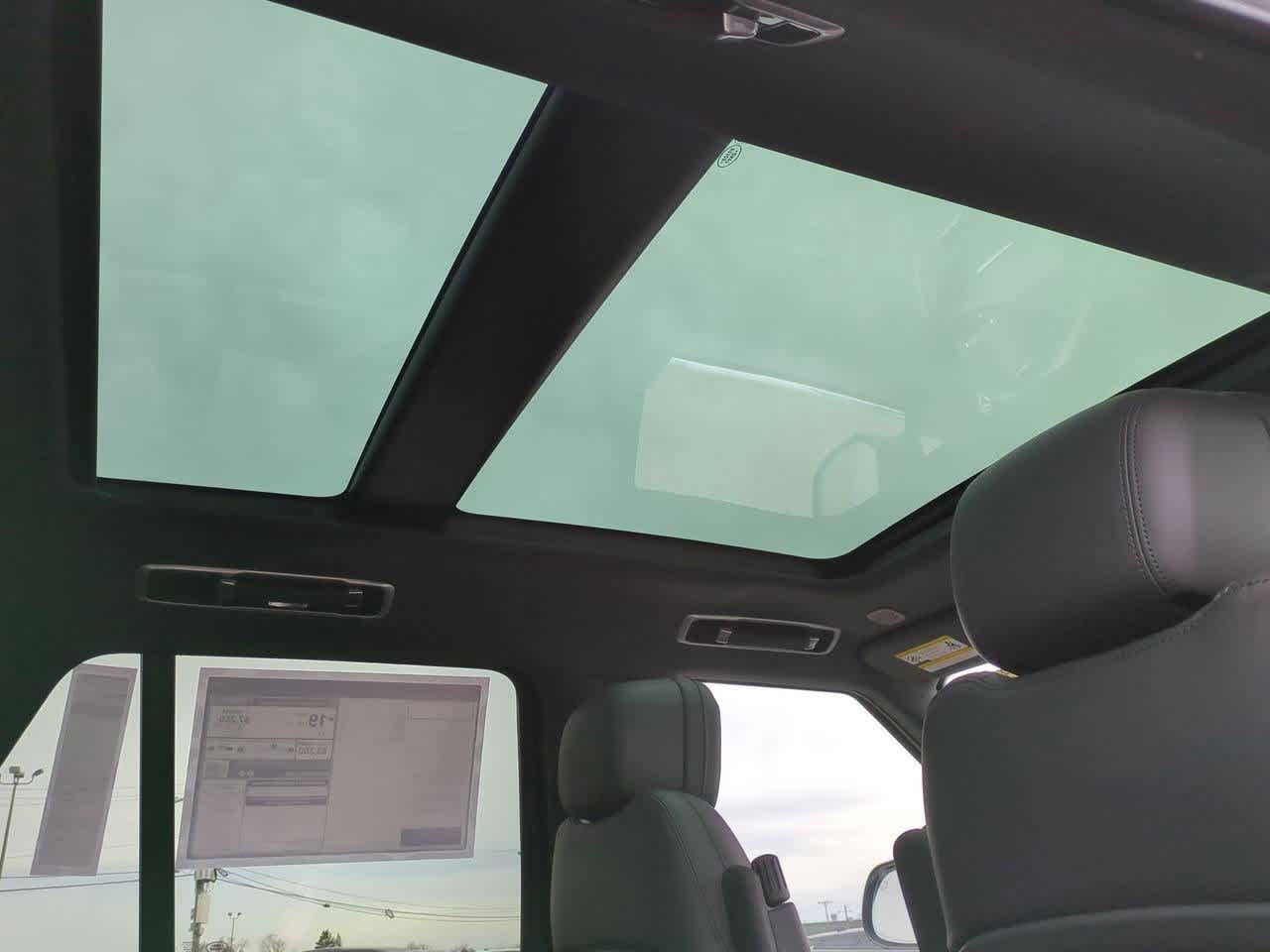 Thumbnail: 2025 Land Rover Range Rover - 22
