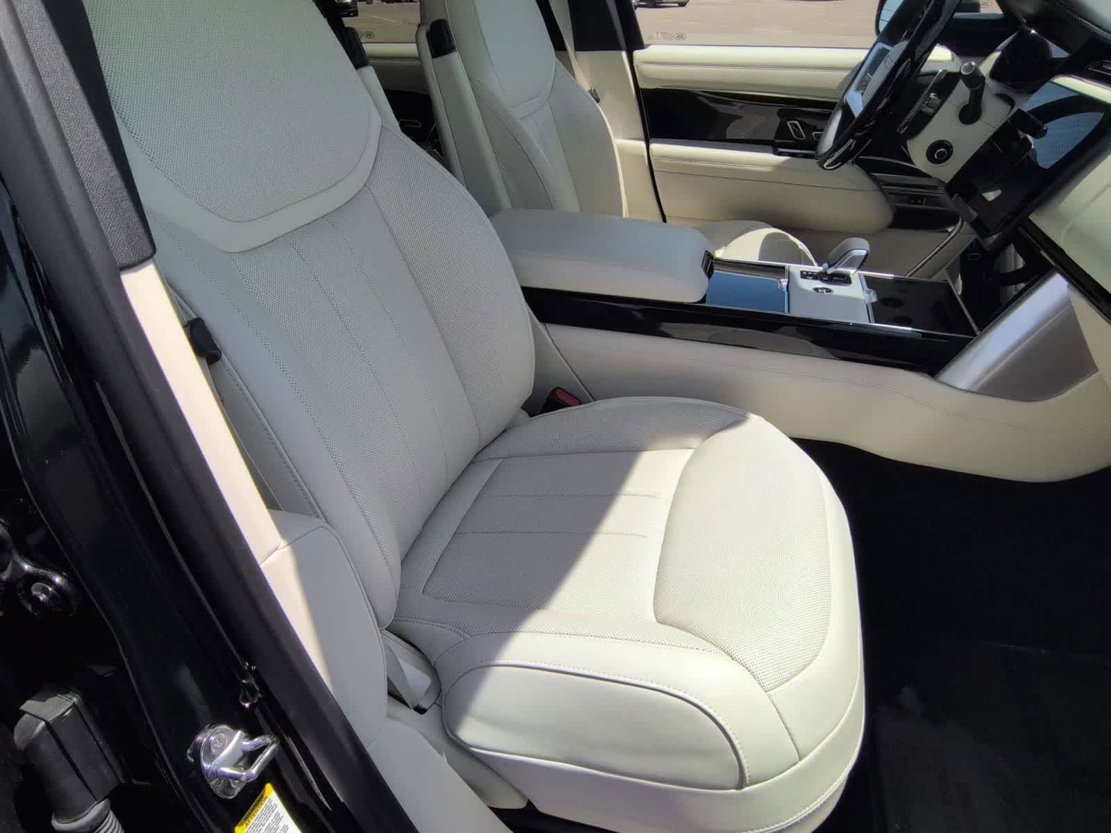 Thumbnail: 2025 Land Rover Range Rover - 22
