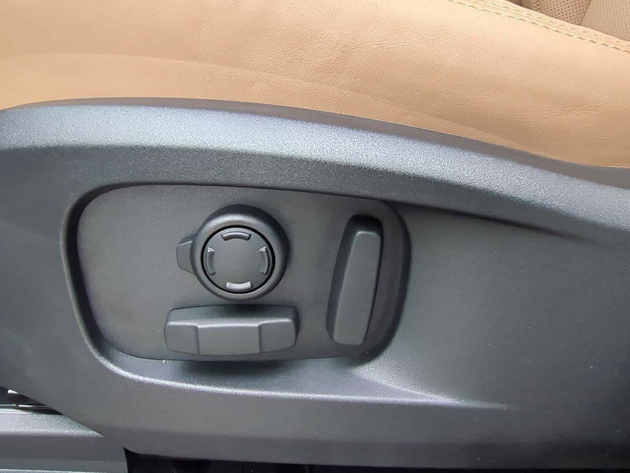 Thumbnail: 2026 Land Rover Defender - 17