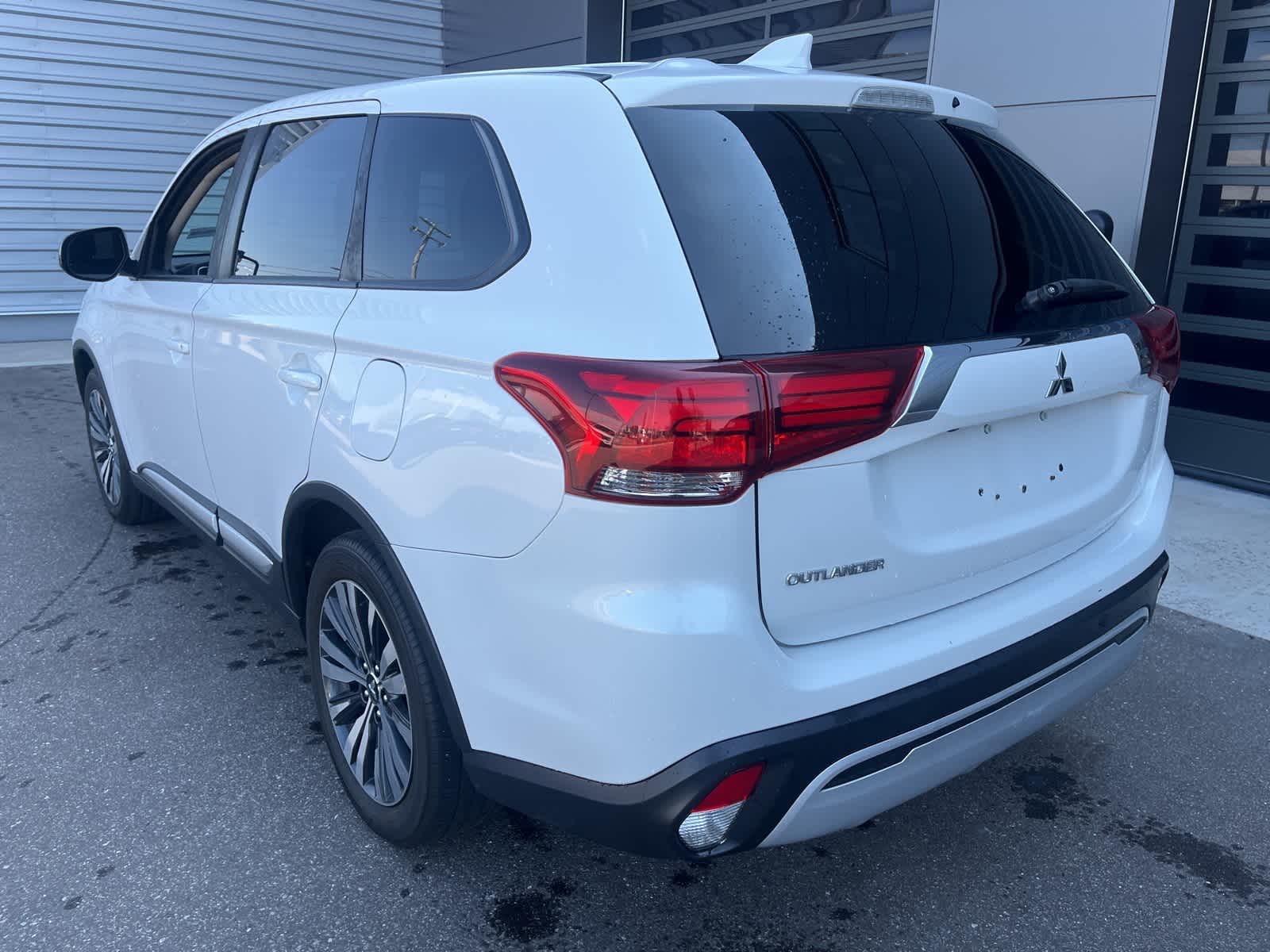 2020 Mitsubishi Outlander ES photo 4