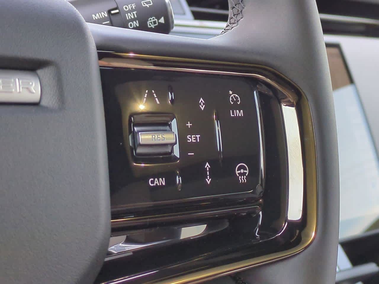 Thumbnail: 2025 Land Rover Range Rover Evoque - 24