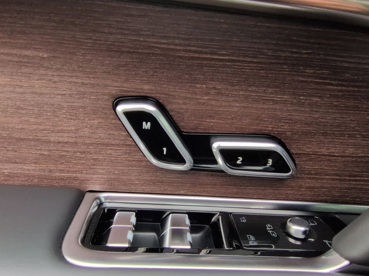 Thumbnail: 2026 Land Rover Range Rover - 17