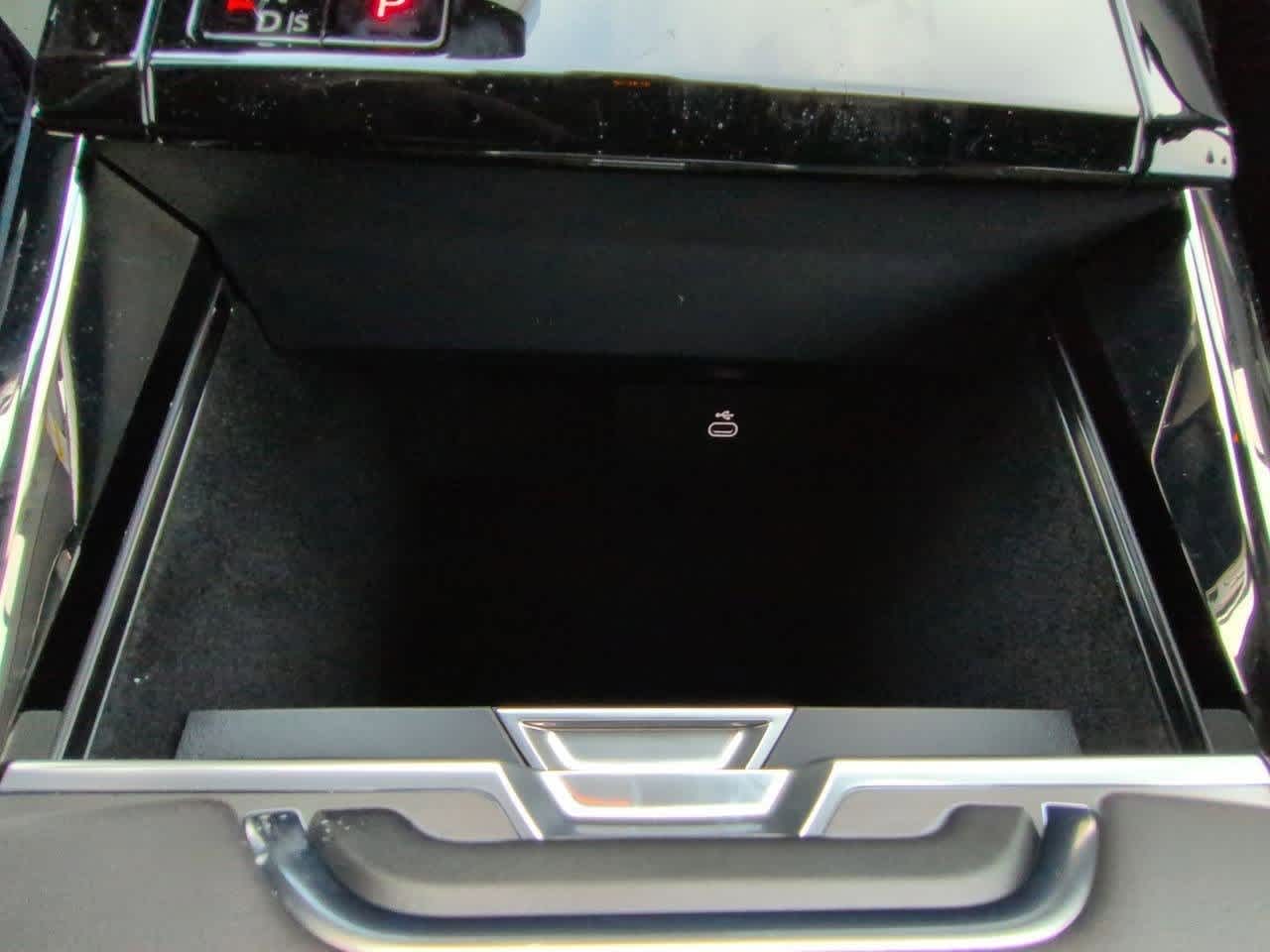 Thumbnail: 2025 Land Rover Range Rover Sport - 32