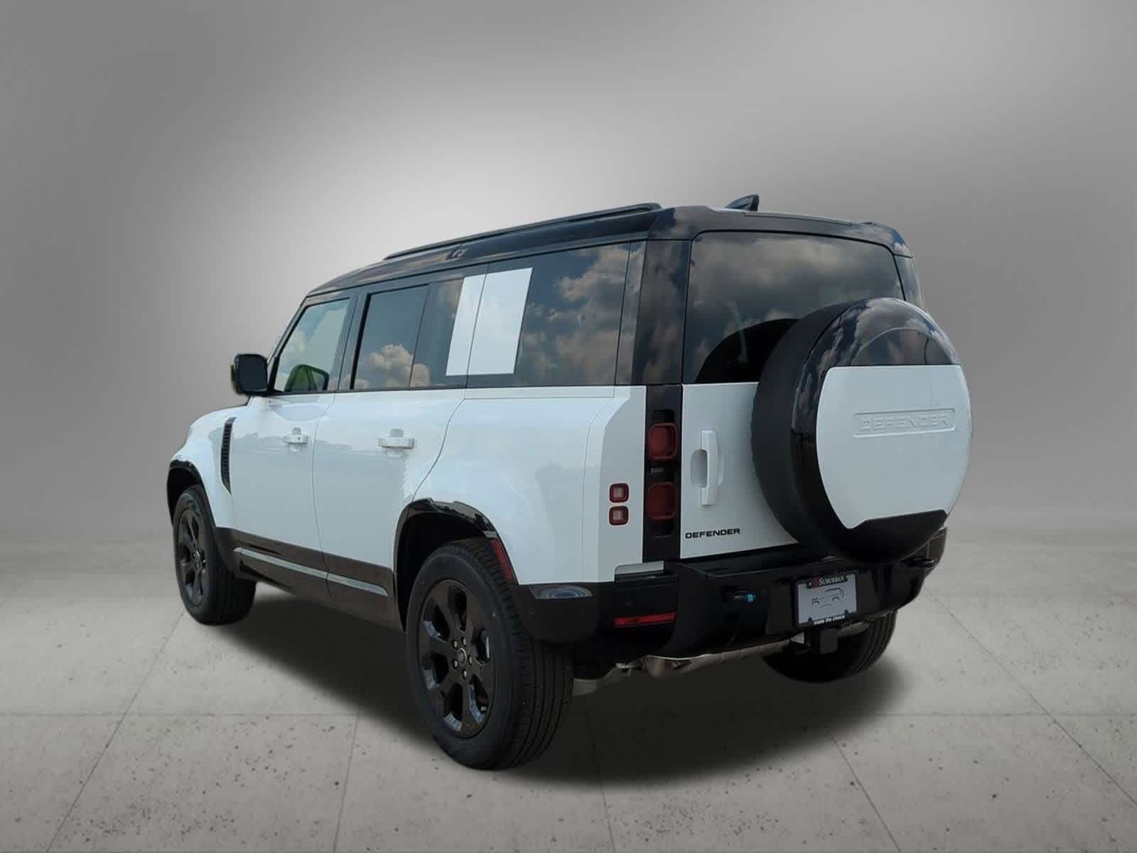2025 Land Rover Defender X-Dynamic SE photo 4