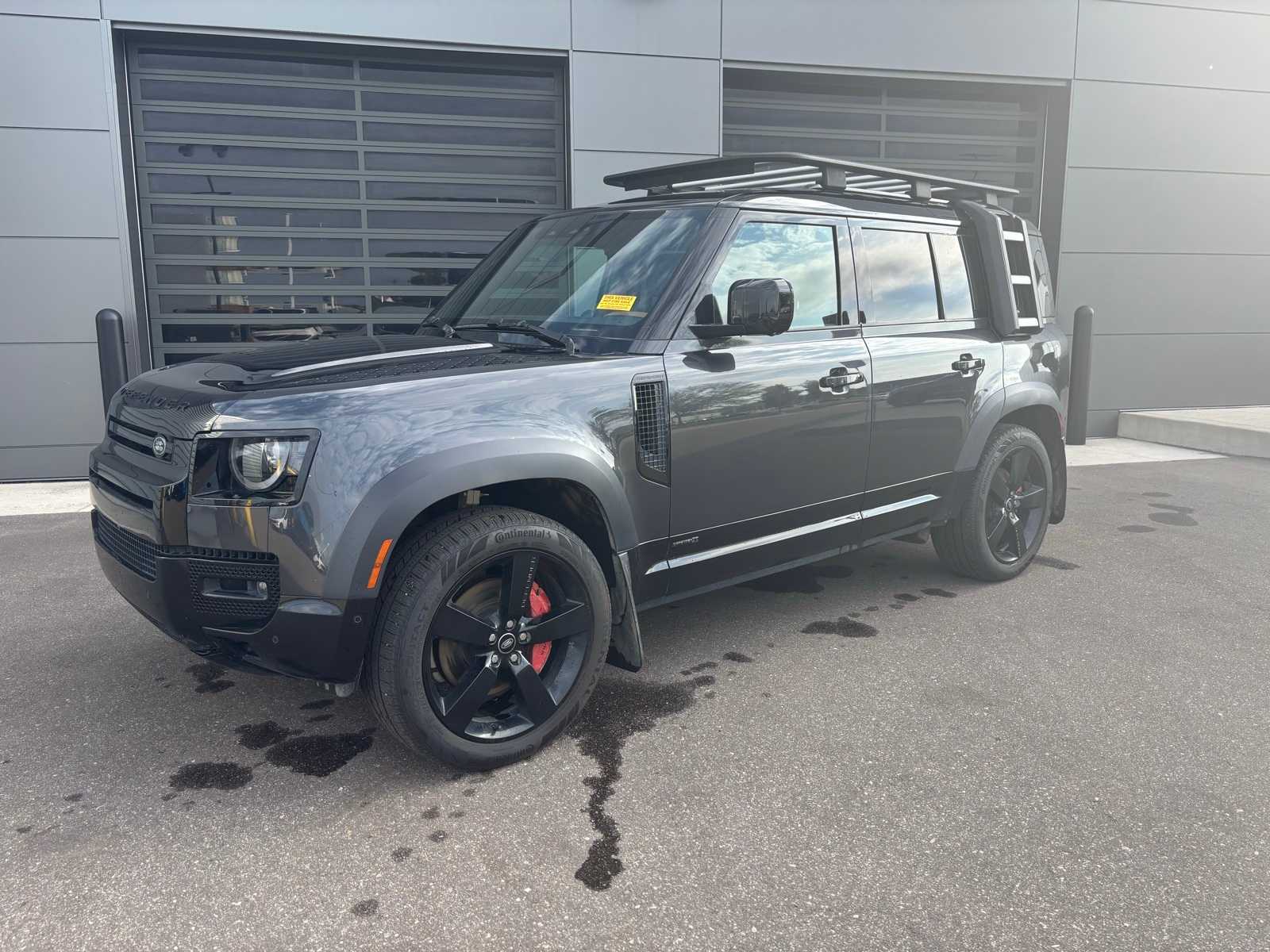 2023 Land Rover Defender 110 photo 2