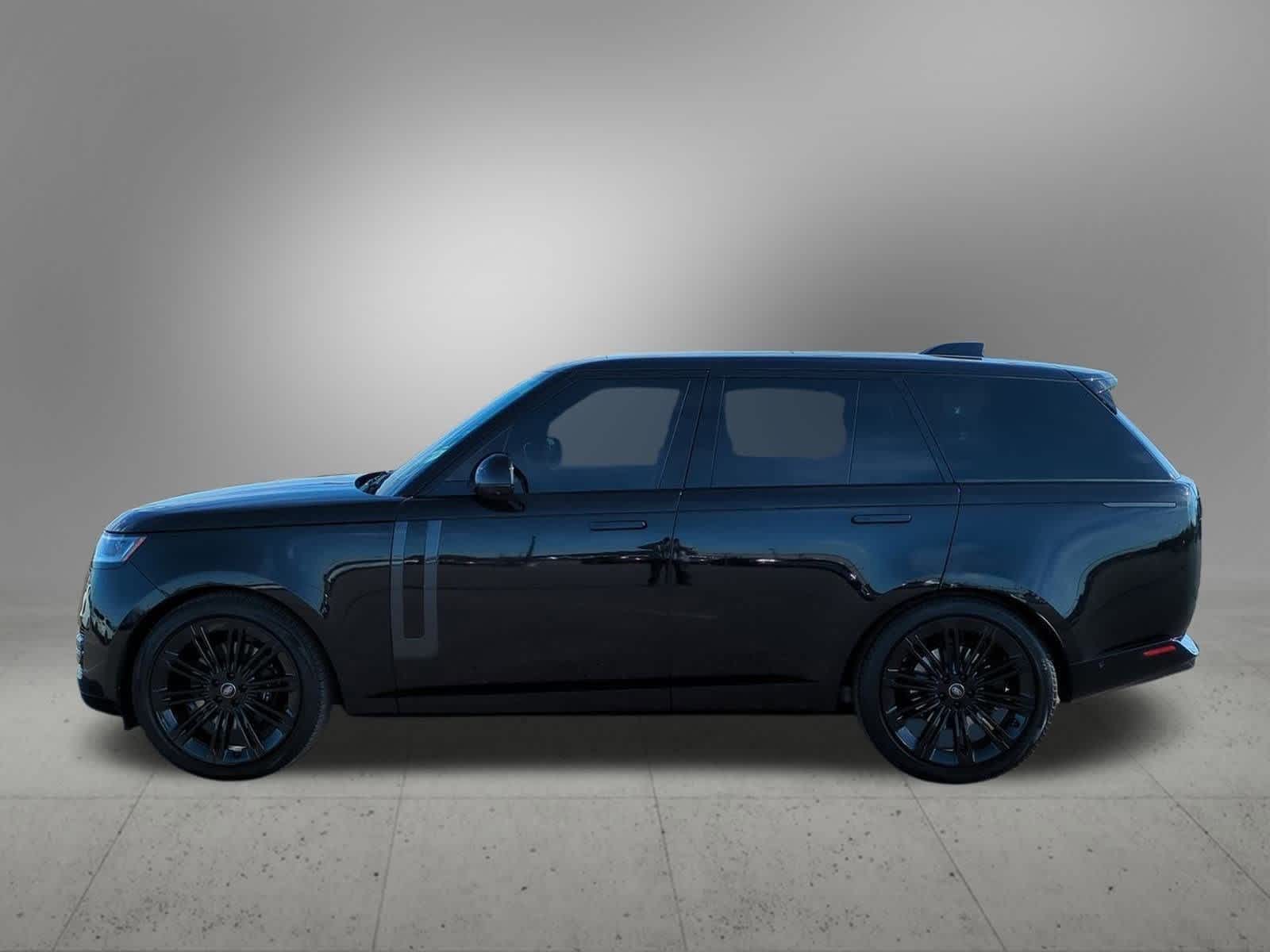 2024 Land Rover Range Rover SE photo 2