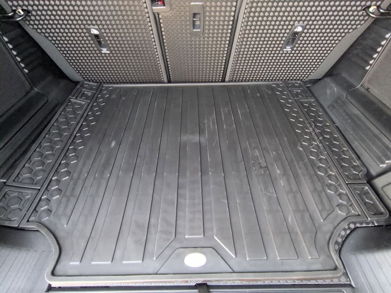 Thumbnail: 2026 Land Rover Defender - 36