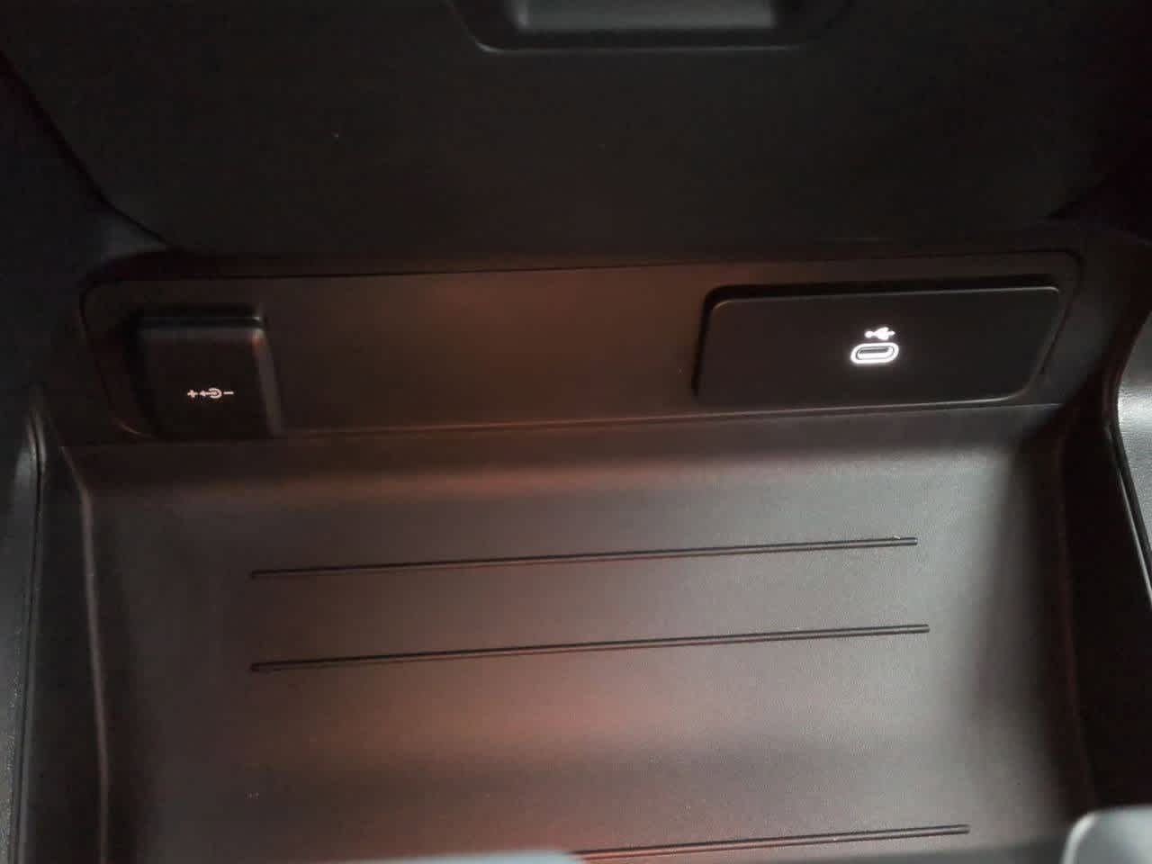 Thumbnail: 2025 Land Rover Defender - 33