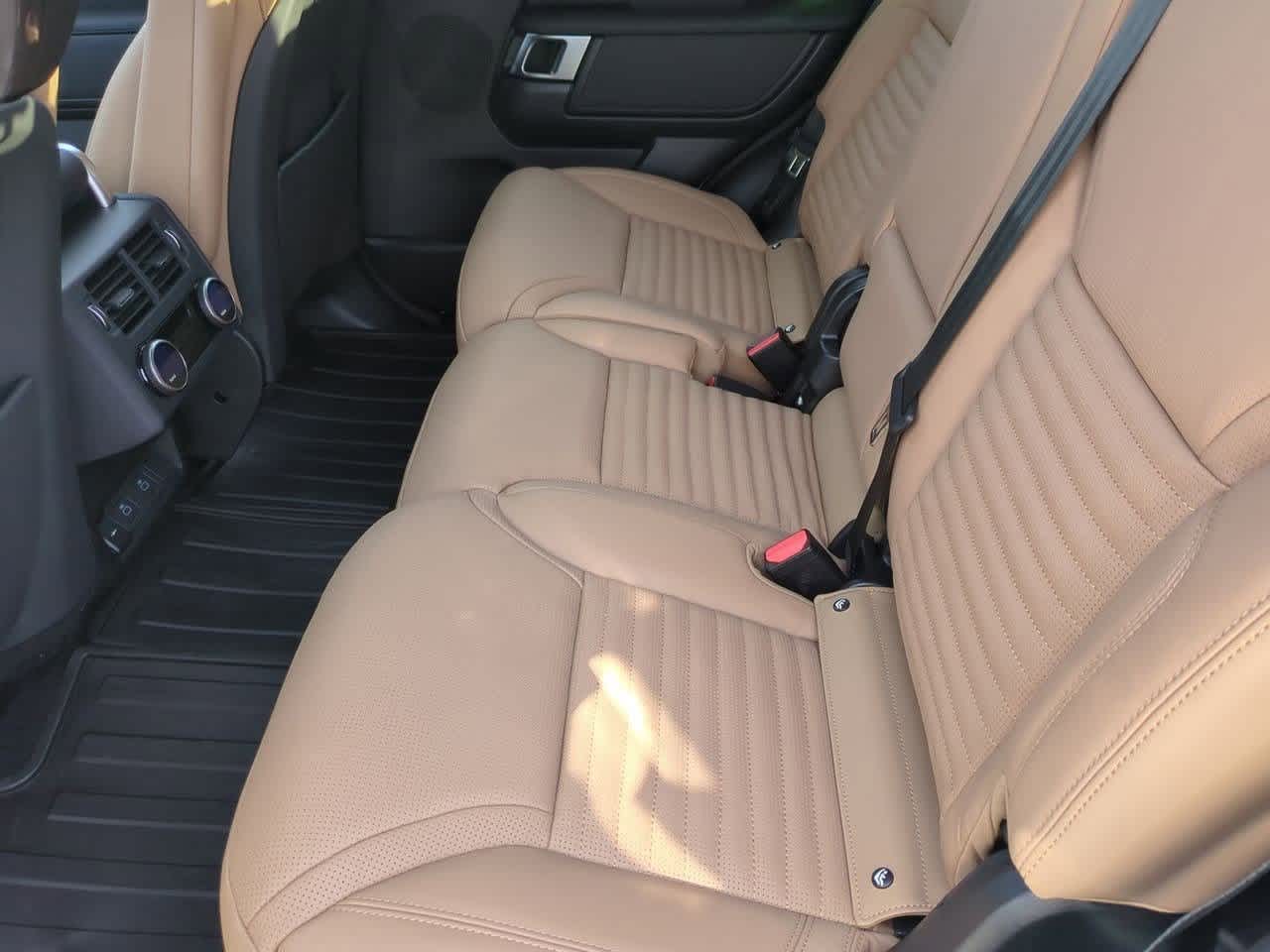 Thumbnail: 2026 Land Rover Discovery - 20