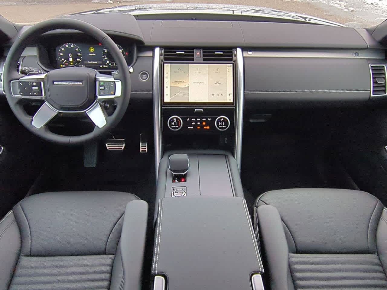 Thumbnail: 2026 Land Rover Discovery - 15