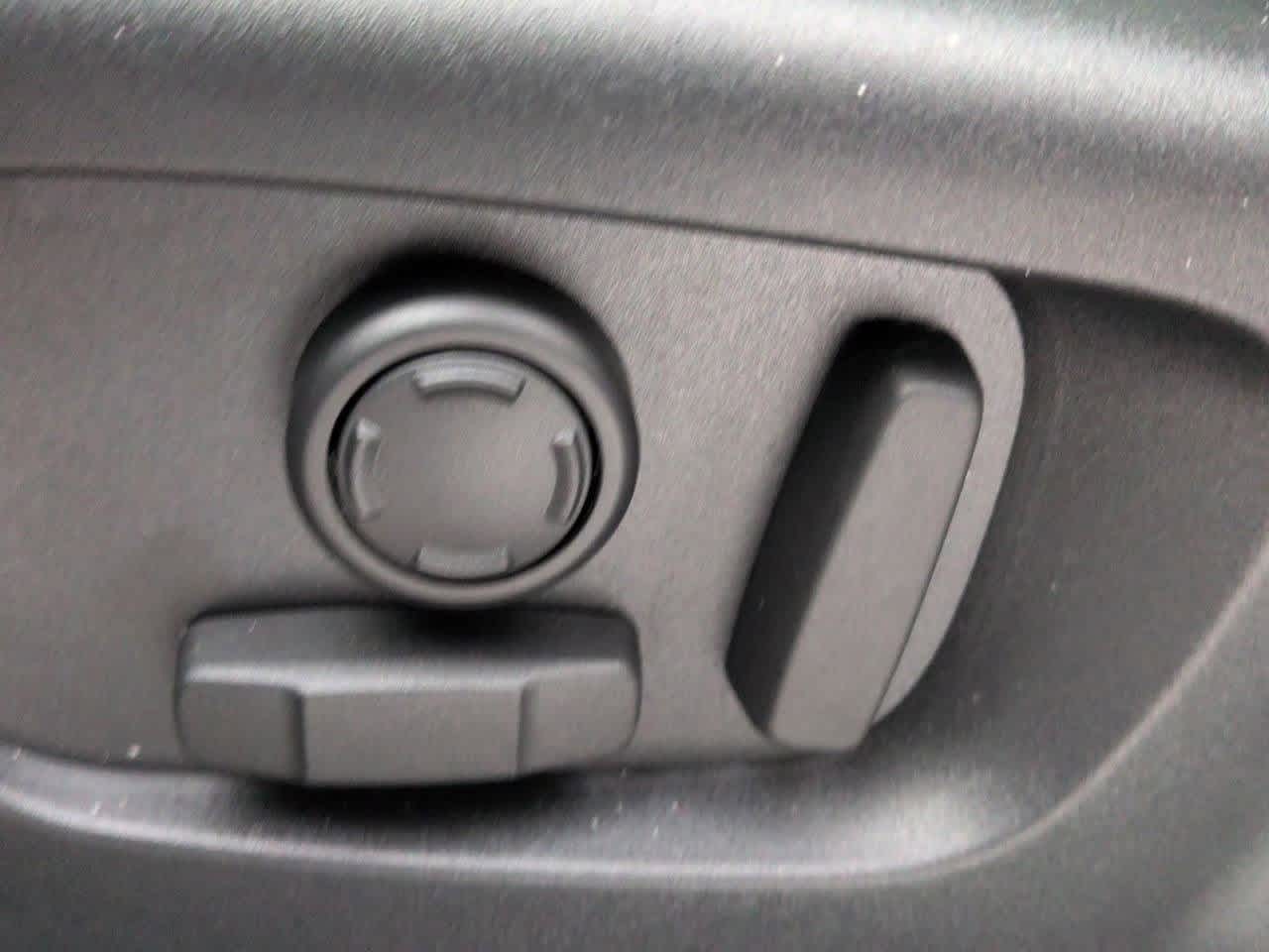 Thumbnail: 2026 Land Rover Range Rover Evoque - 17