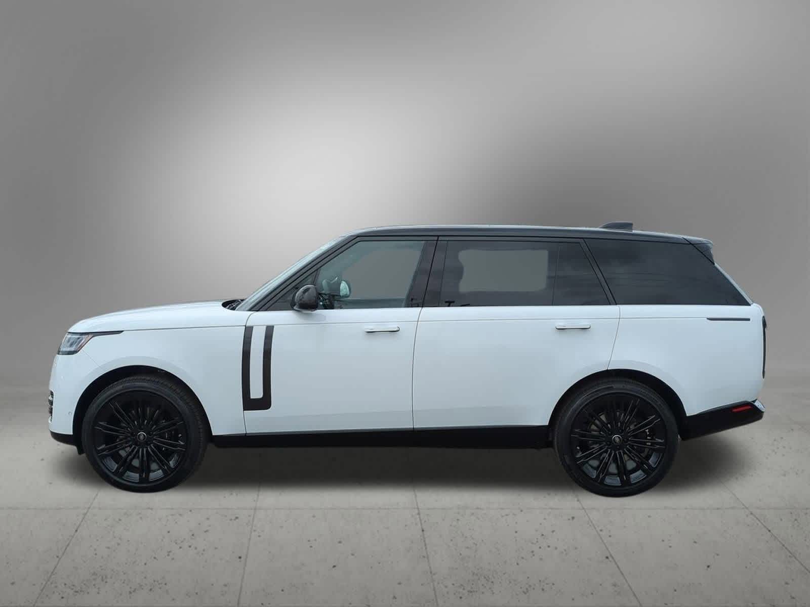 2025 Land Rover Range Rover SE photo 3