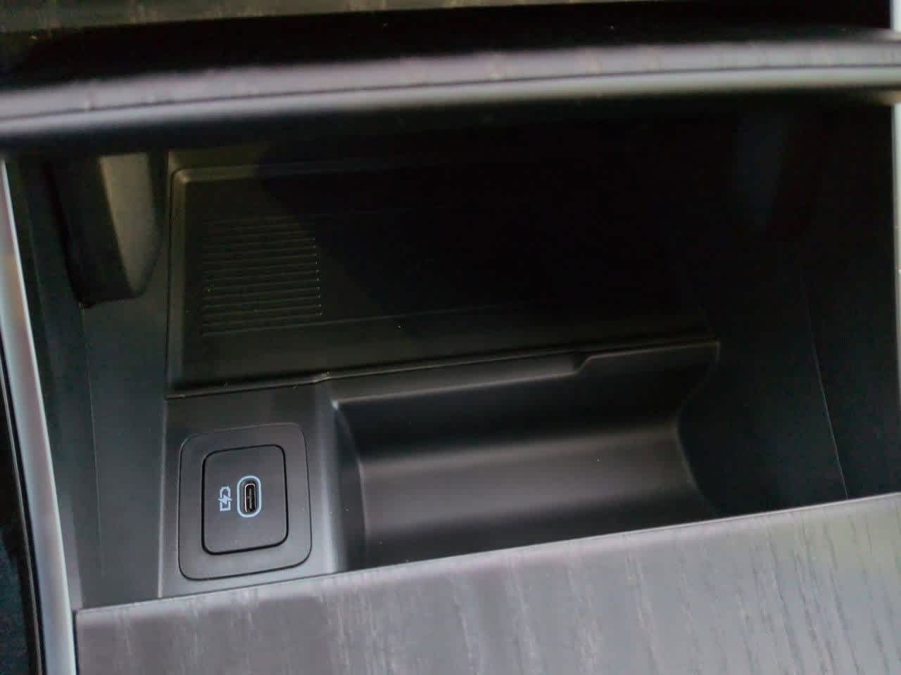 Thumbnail: 2026 Land Rover Range Rover Evoque - 32