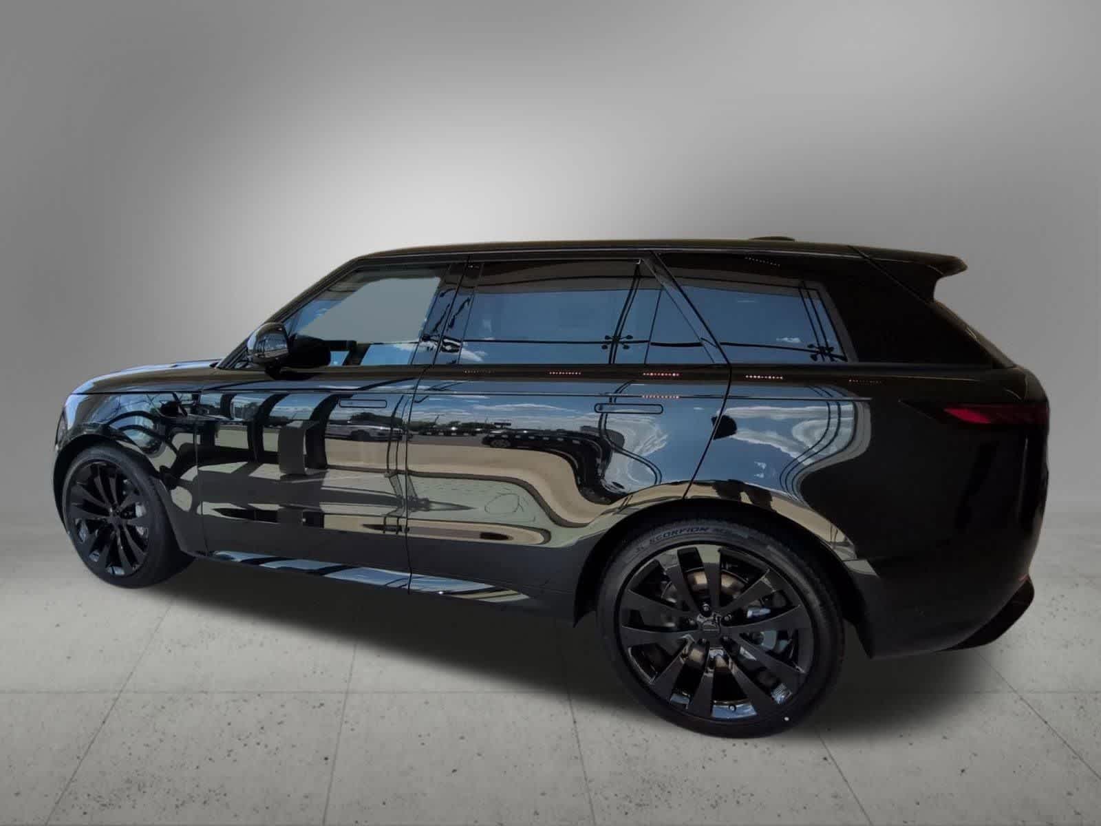 Thumbnail: 2026 Land Rover Range Rover Sport - 3