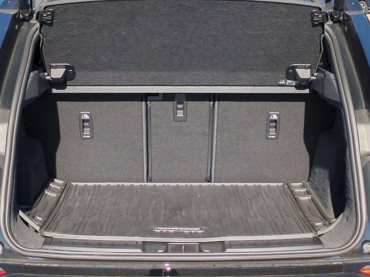 Thumbnail: 2026 Land Rover Range Rover Evoque - 33