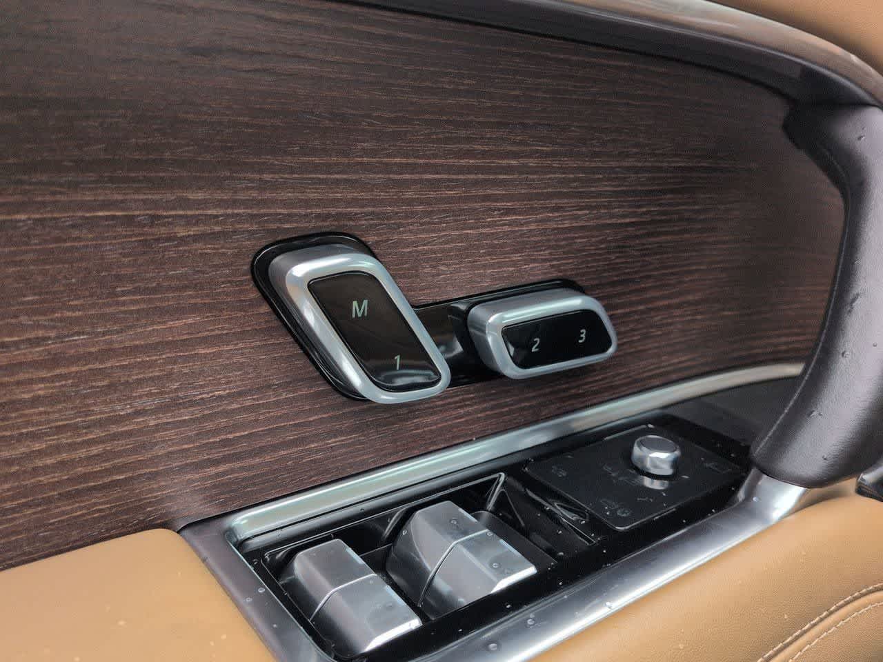 Thumbnail: 2023 Land Rover Range Rover - 16