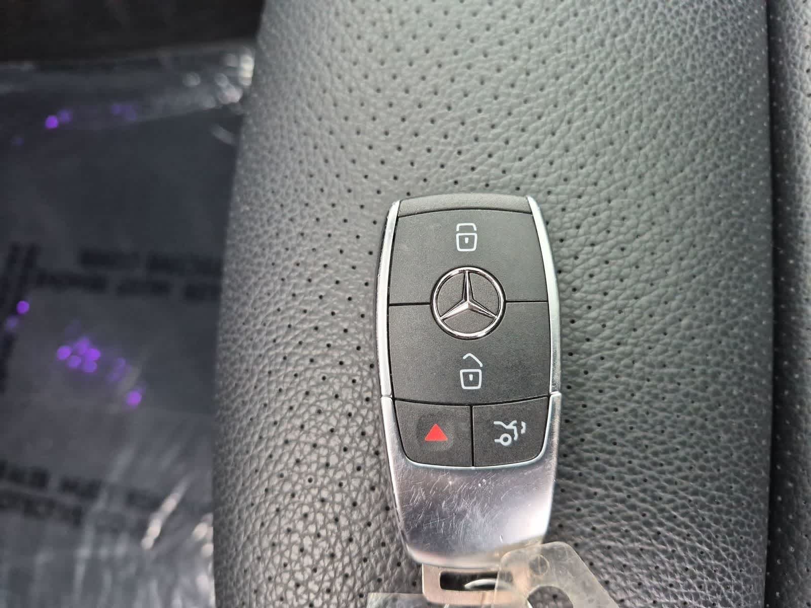 2022 Mercedes-Benz GLC GLC300 - Photo 35
