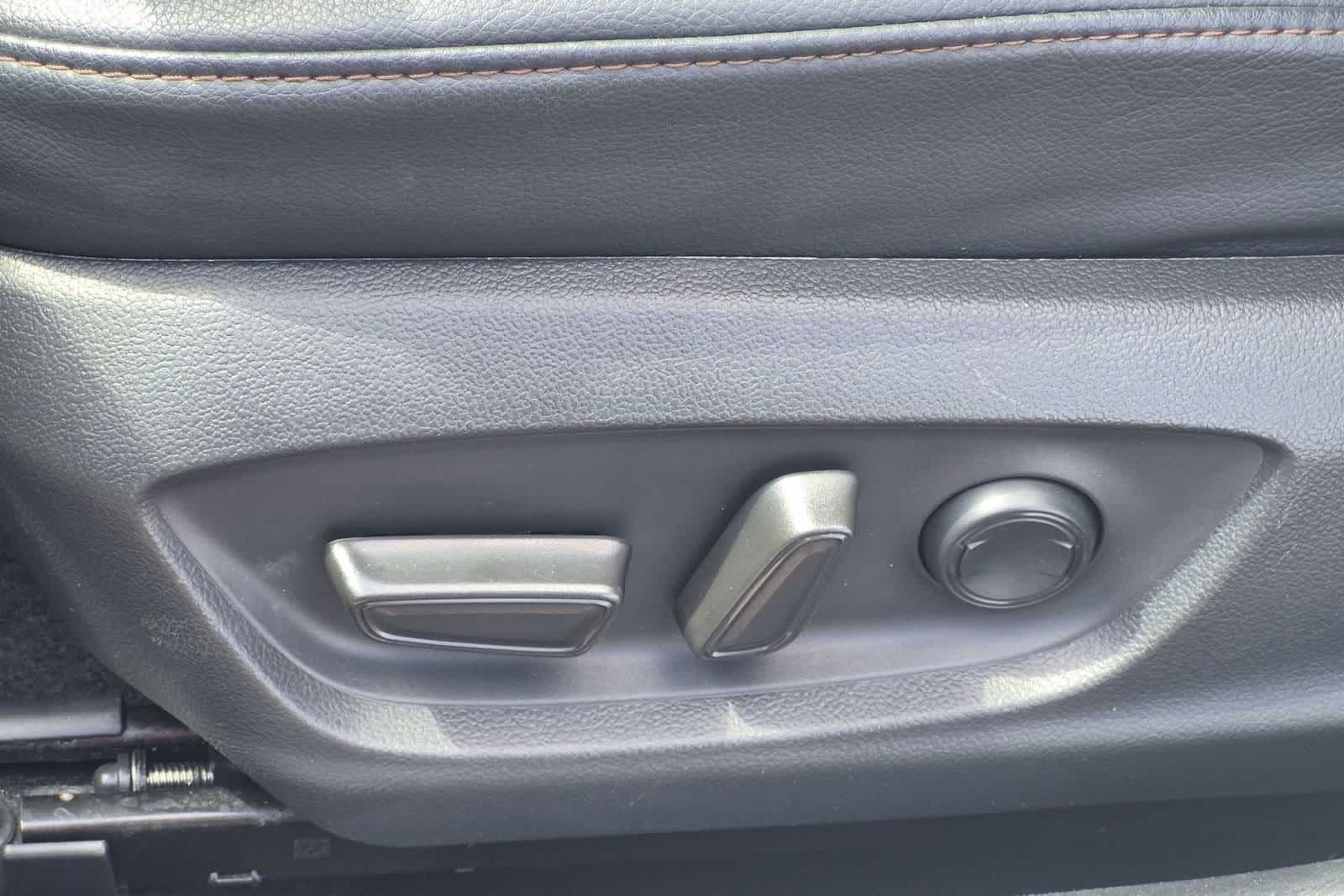 2020 Toyota Camry XLE - Photo 17