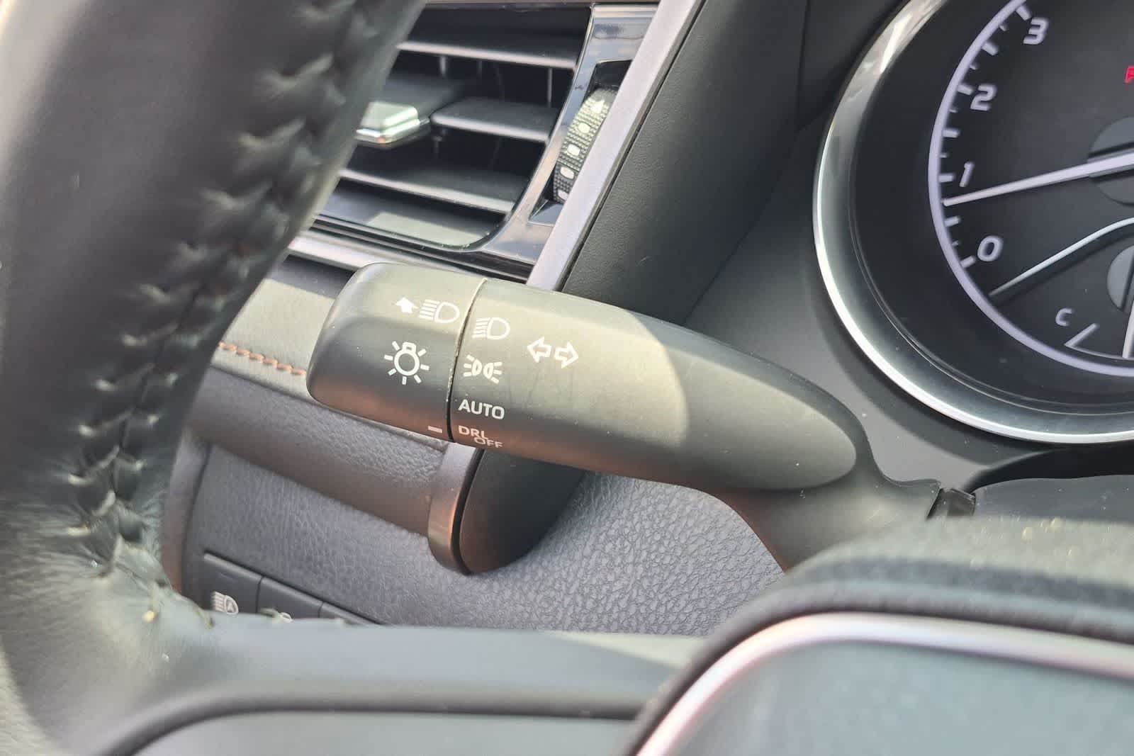 2020 Toyota Camry XLE - Photo 26
