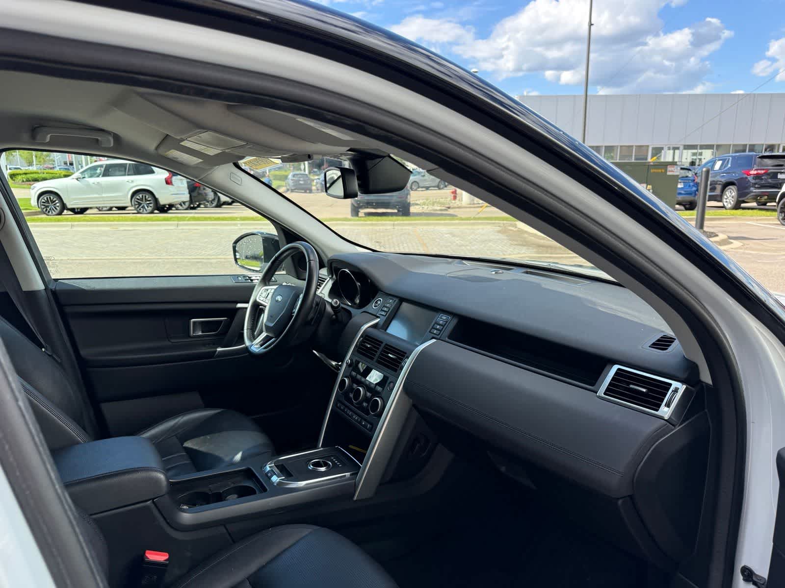 Thumbnail: 2019 Land Rover Discovery Sport - 12