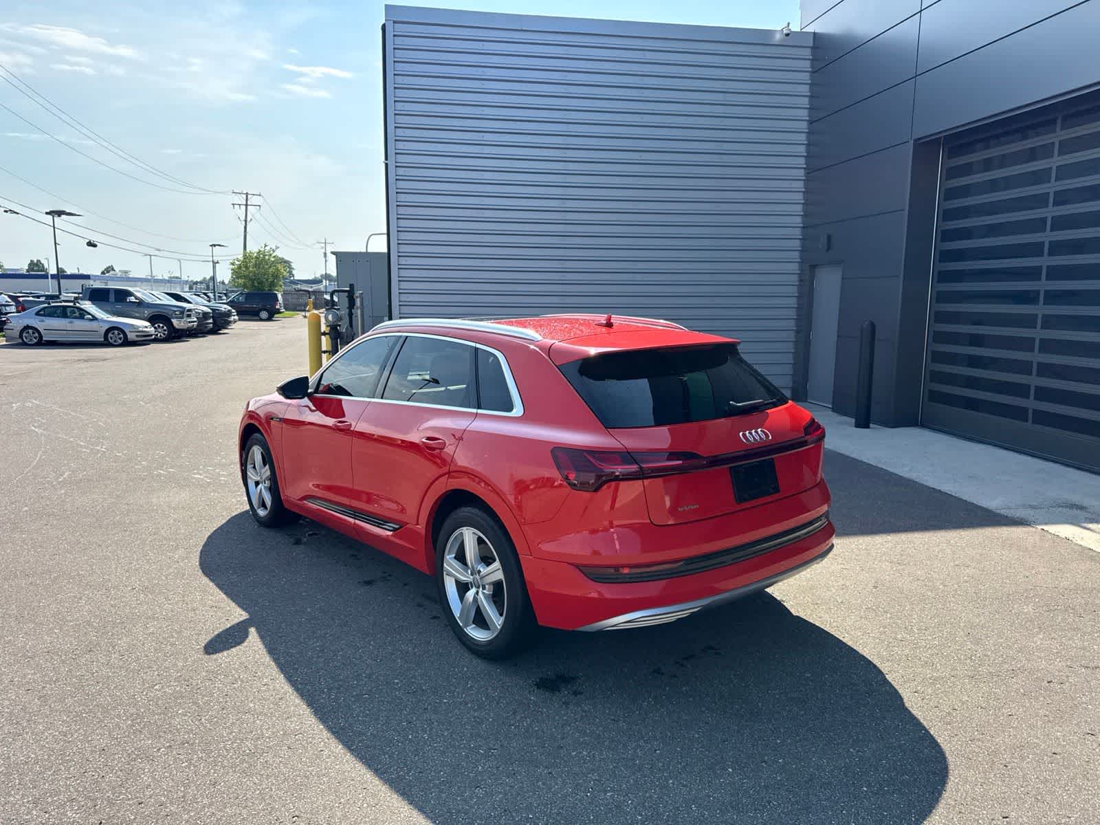 Thumbnail: 2019 Audi e-tron - 3