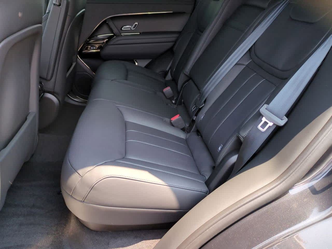 Thumbnail: 2025 Land Rover Range Rover Sport - 18