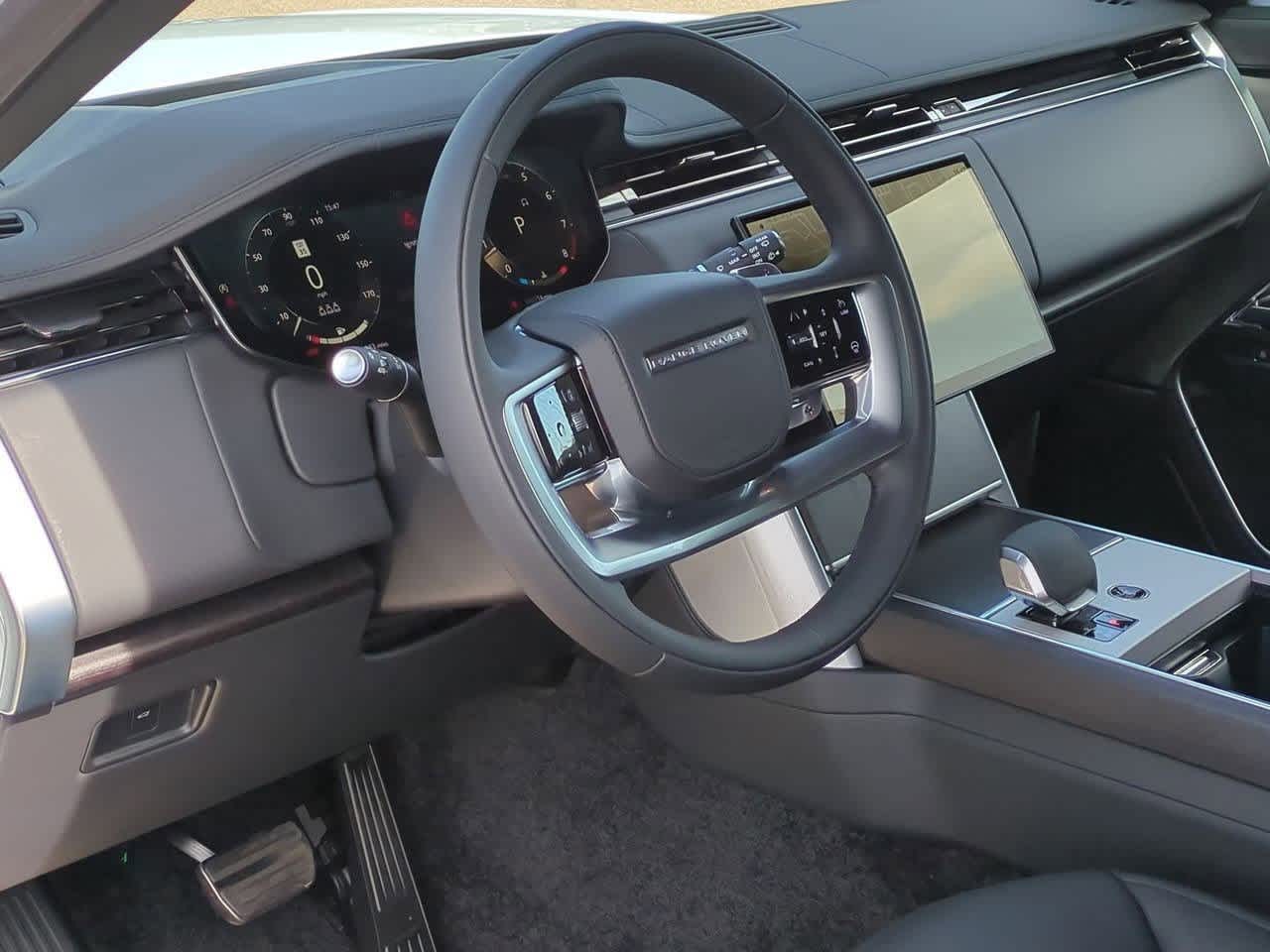 2025 Land Rover Range Rover SE photo 2