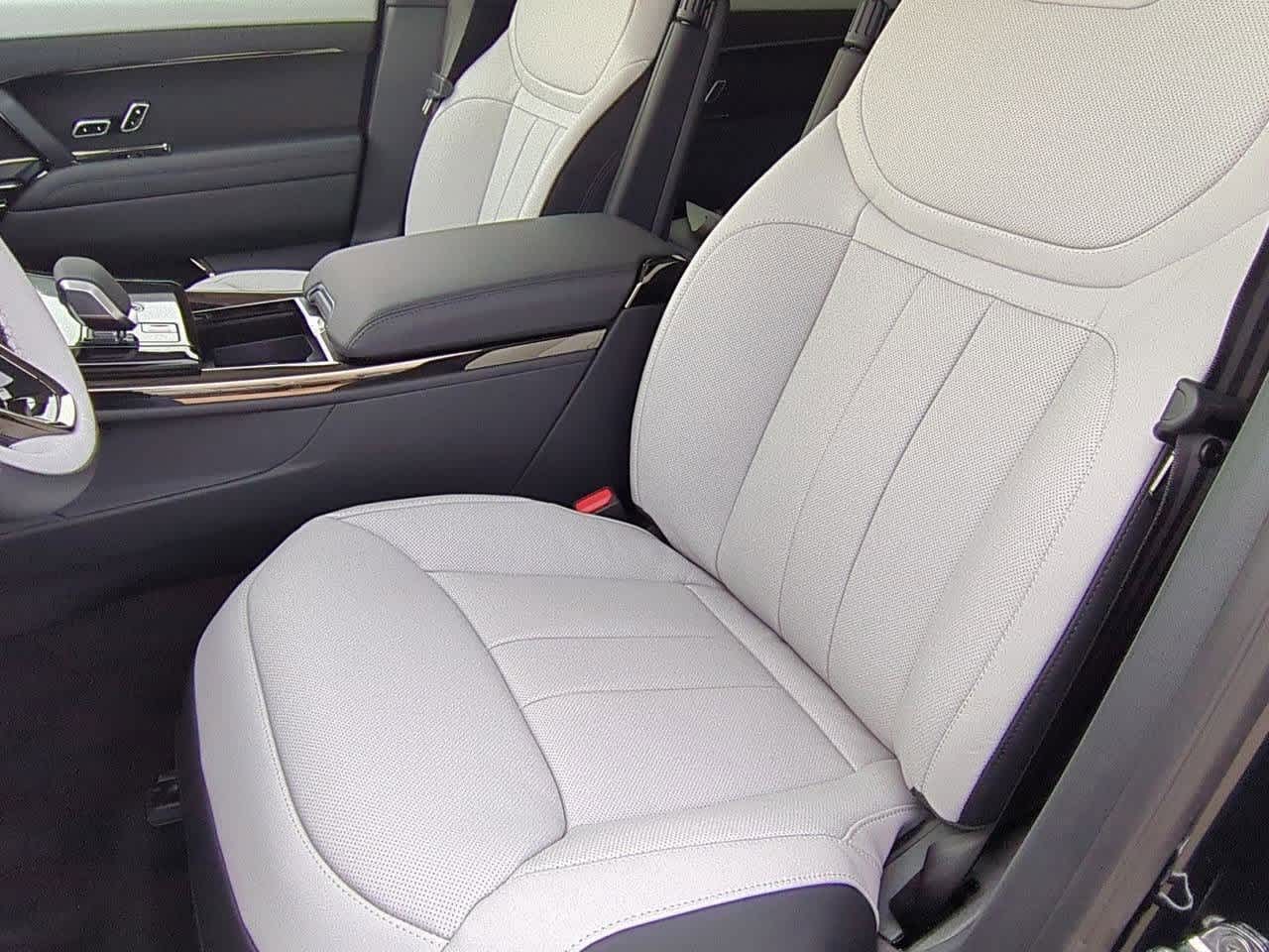 Thumbnail: 2025 Land Rover Range Rover Sport - 13