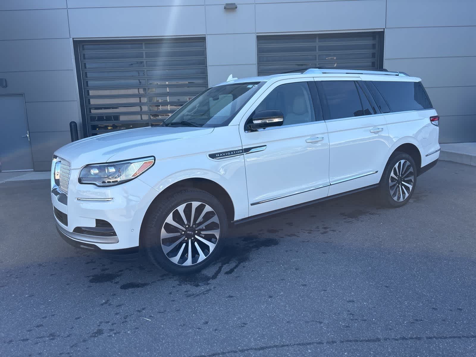 2023 Lincoln Navigator L Reserve photo 2