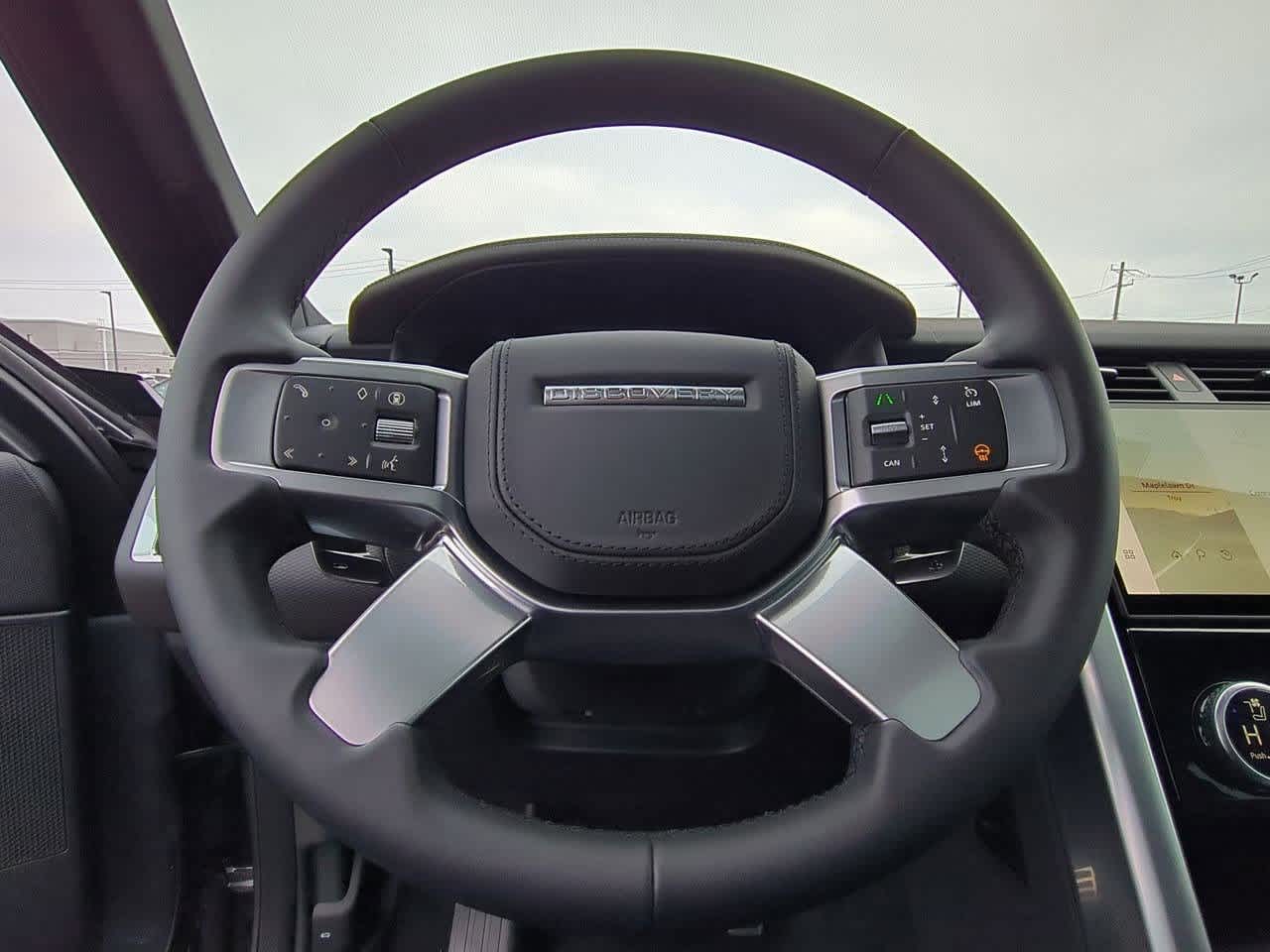 Thumbnail: 2026 Land Rover Discovery - 24