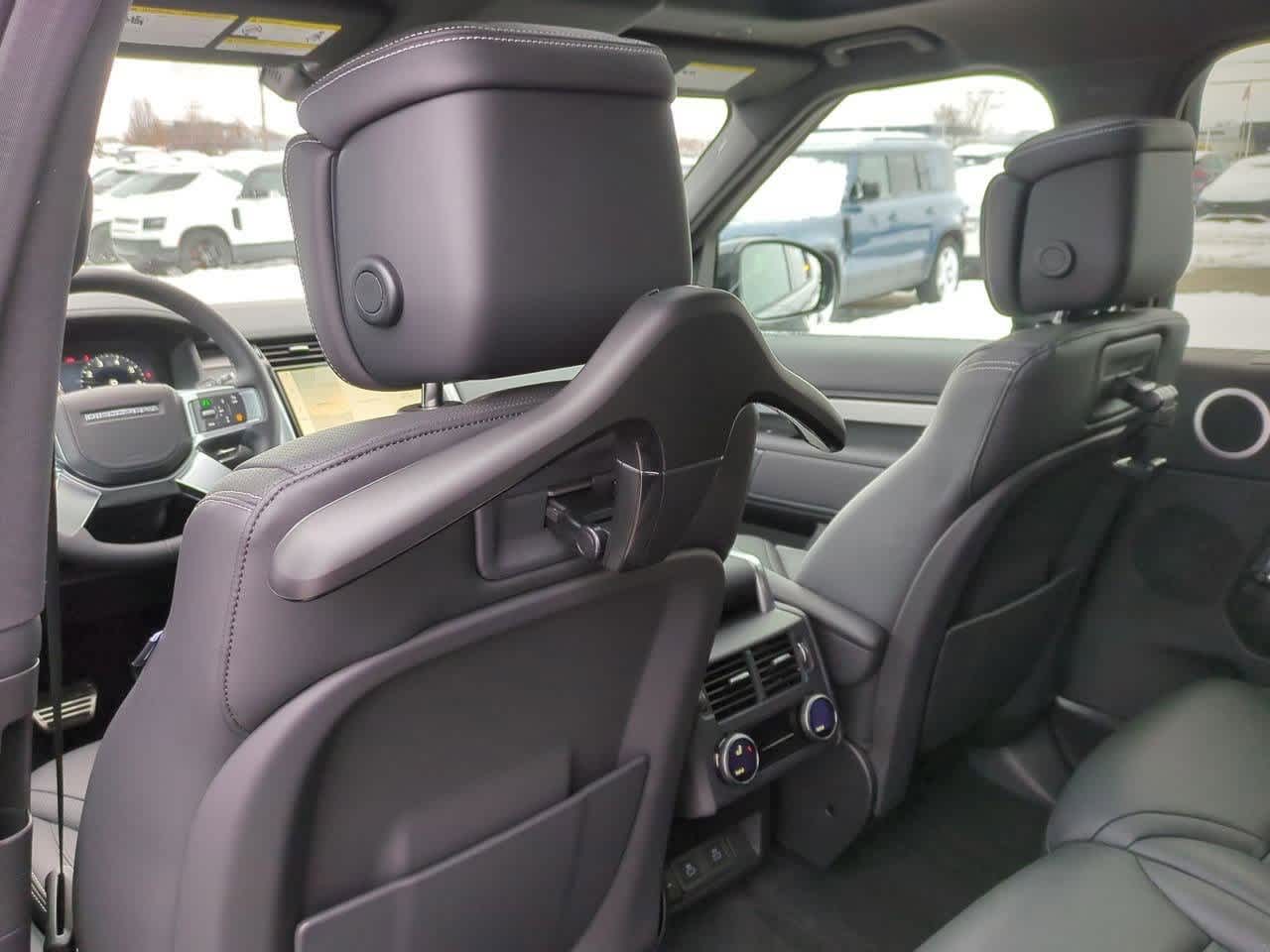 Thumbnail: 2026 Land Rover Discovery - 18