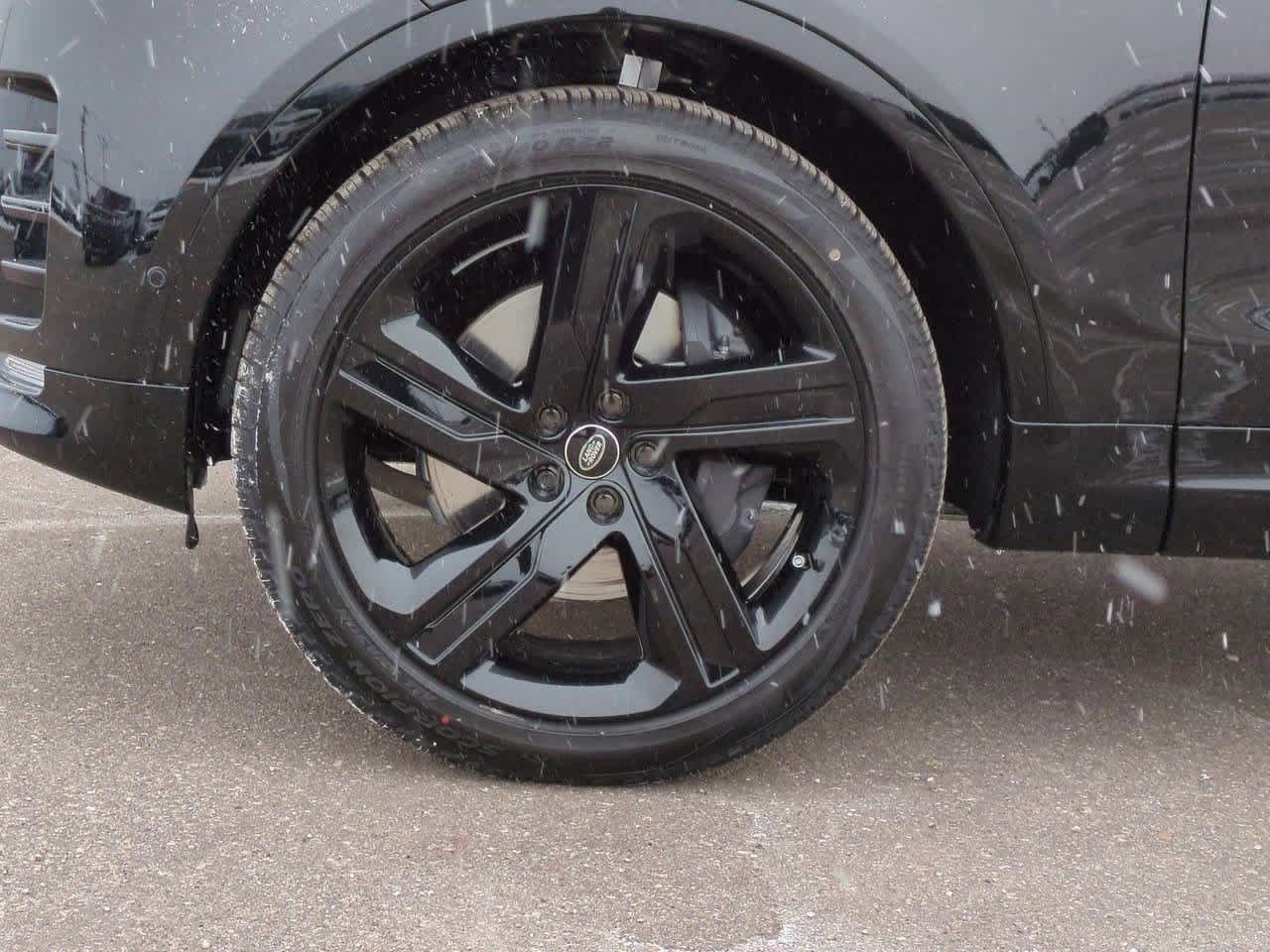 Thumbnail: 2026 Land Rover Discovery - 13