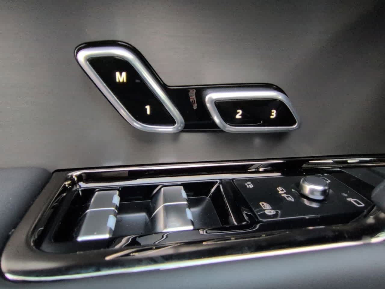 Thumbnail: 2025 Land Rover Range Rover Sport - 17