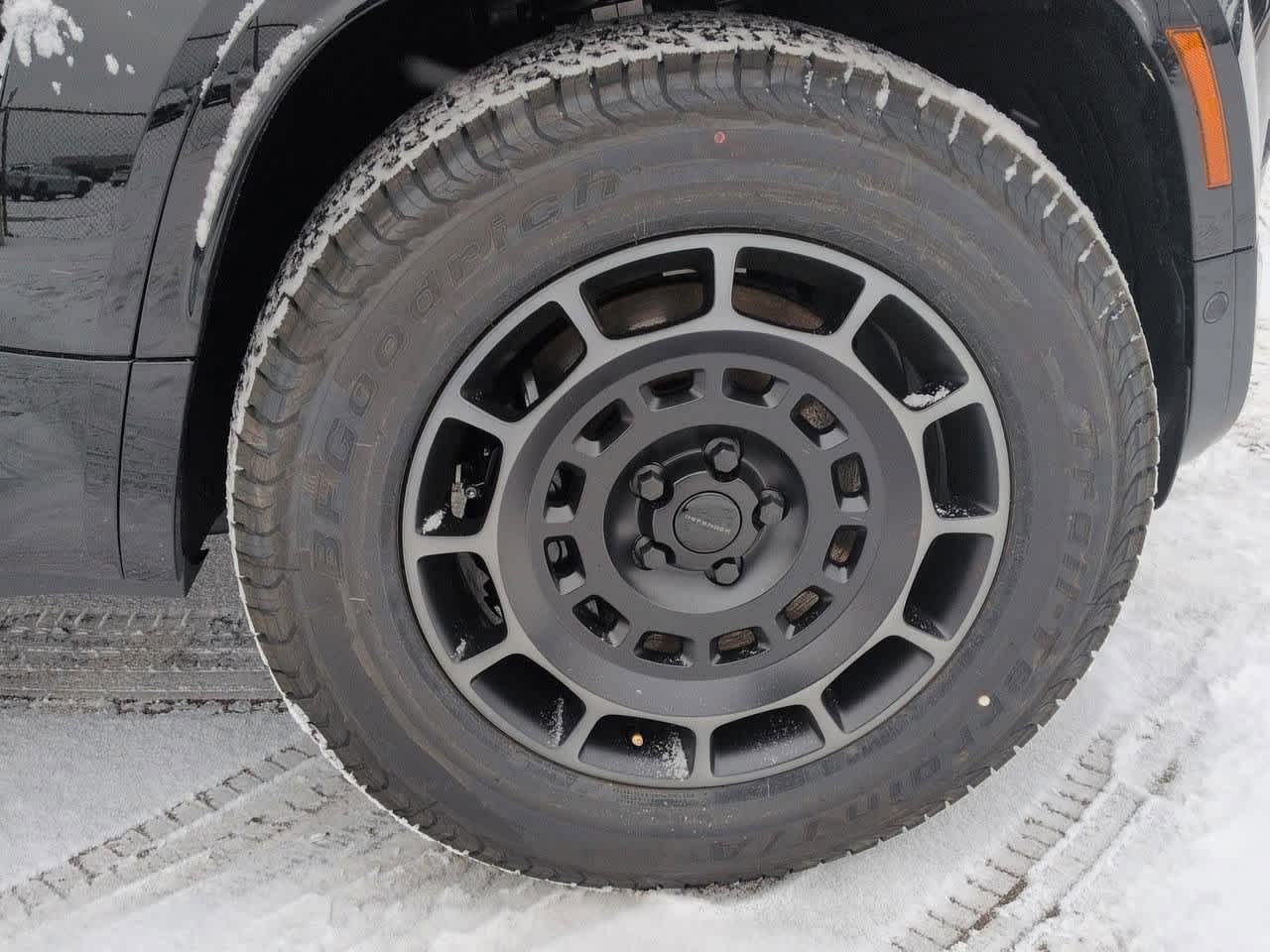 Thumbnail: 2025 Land Rover Defender - 13