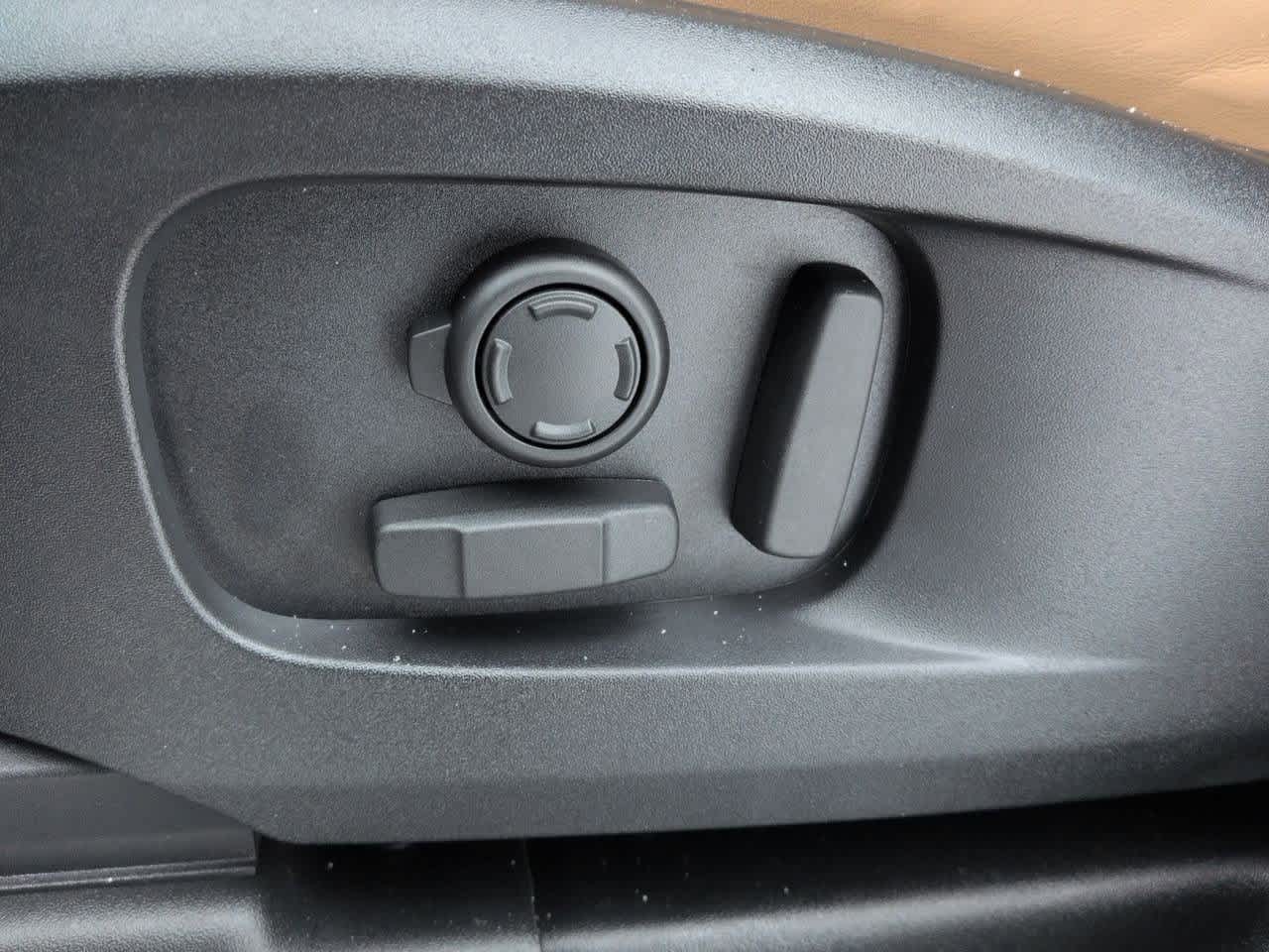 Thumbnail: 2026 Land Rover Defender - 17