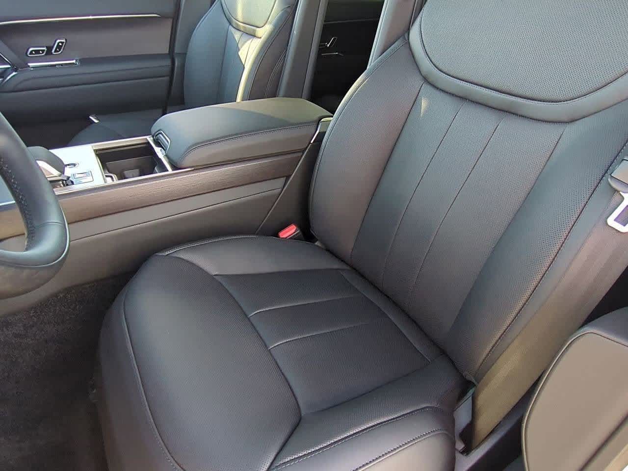 Thumbnail: 2025 Land Rover Range Rover - 15