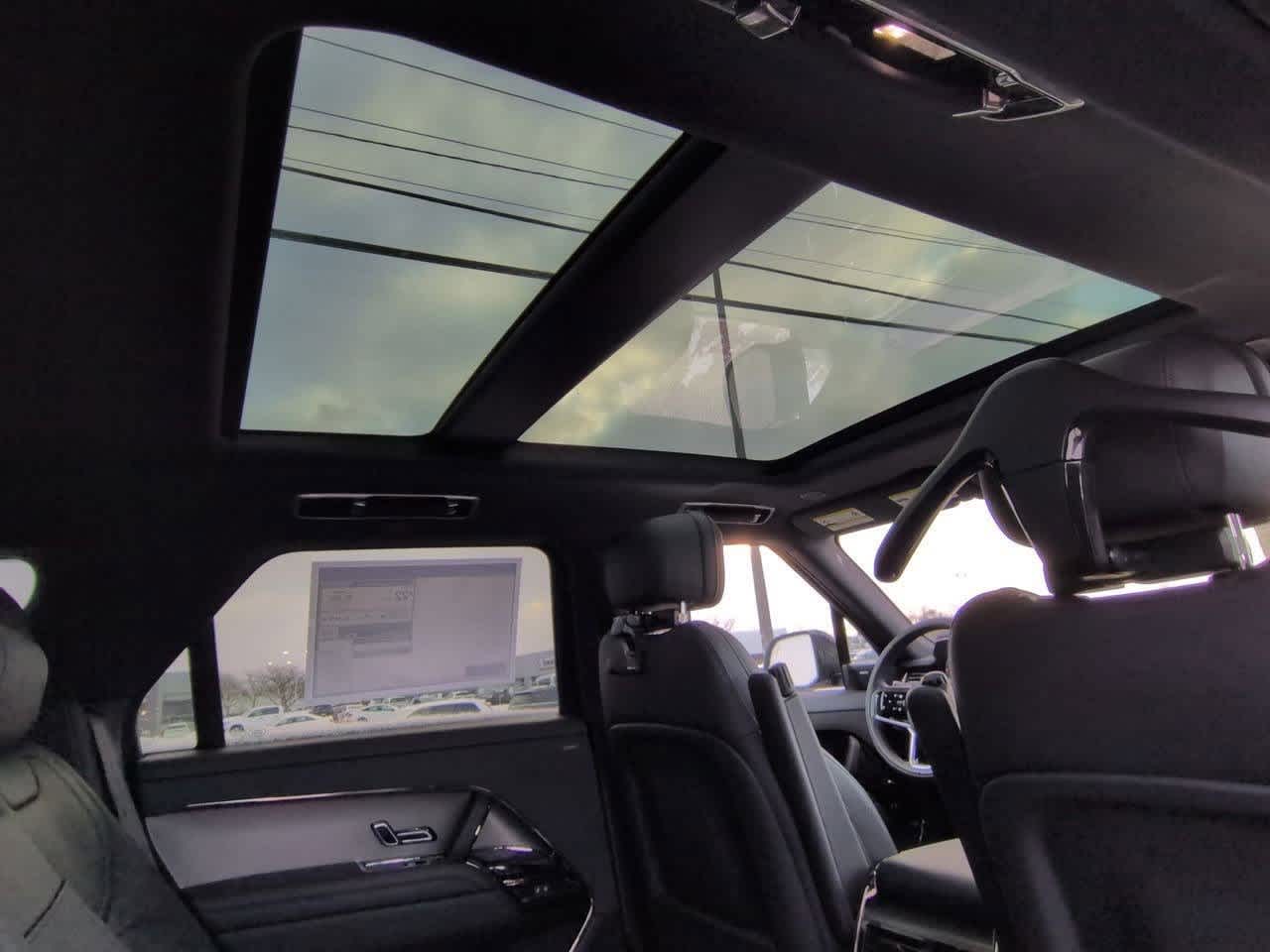 Thumbnail: 2025 Land Rover Range Rover Sport - 22