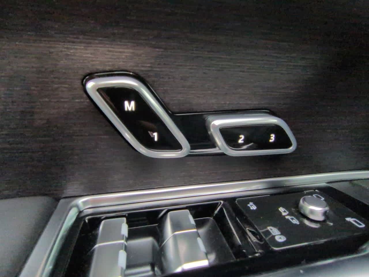 Thumbnail: 2026 Land Rover Range Rover - 17