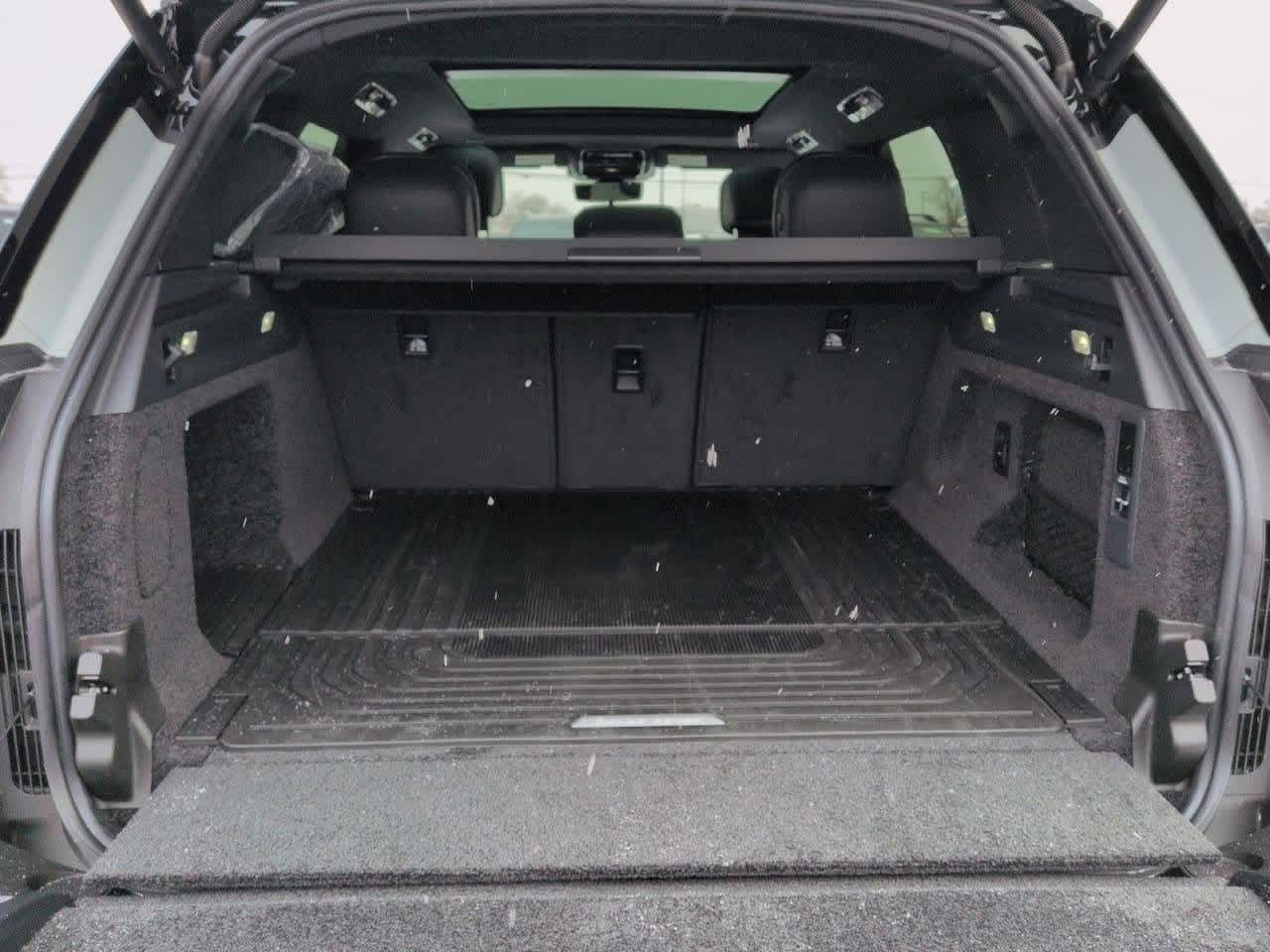 Thumbnail: 2026 Land Rover Range Rover - 35