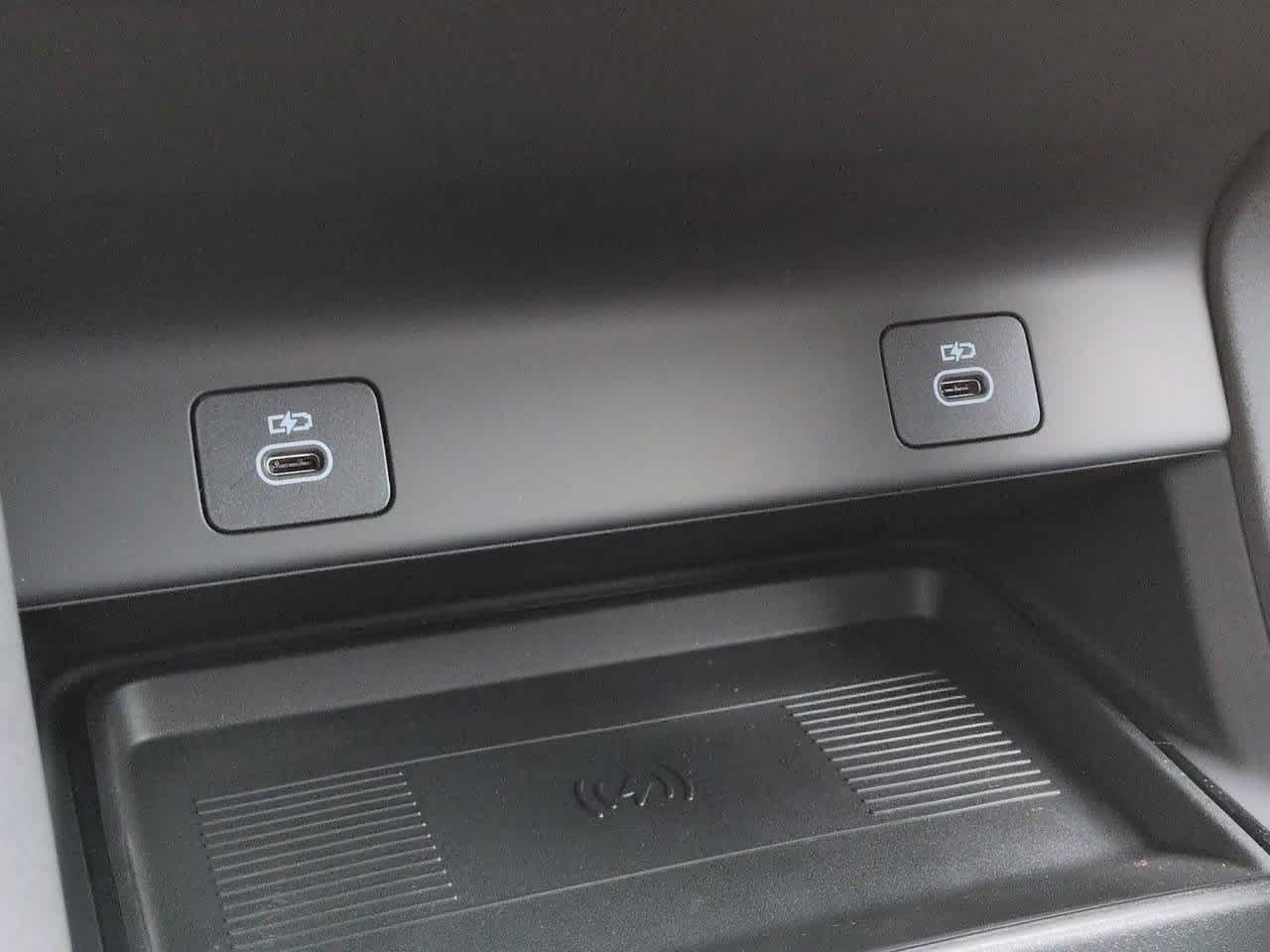 Thumbnail: 2026 Land Rover Discovery Sport - 32