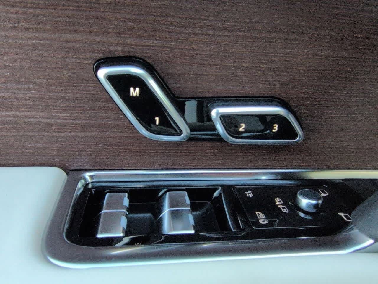 Thumbnail: 2026 Land Rover Range Rover - 17