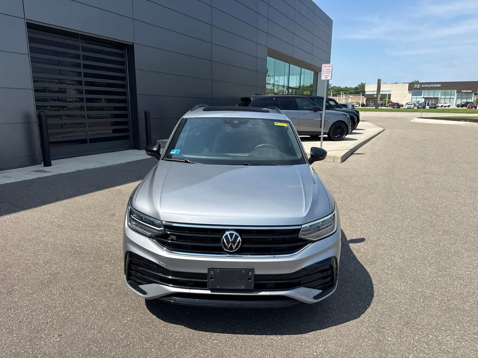 Thumbnail: 2022 Volkswagen Tiguan - 8