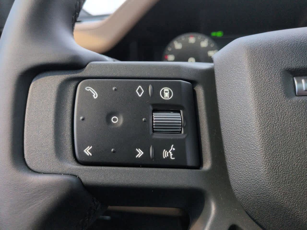 Thumbnail: 2025 Land Rover Defender - 25